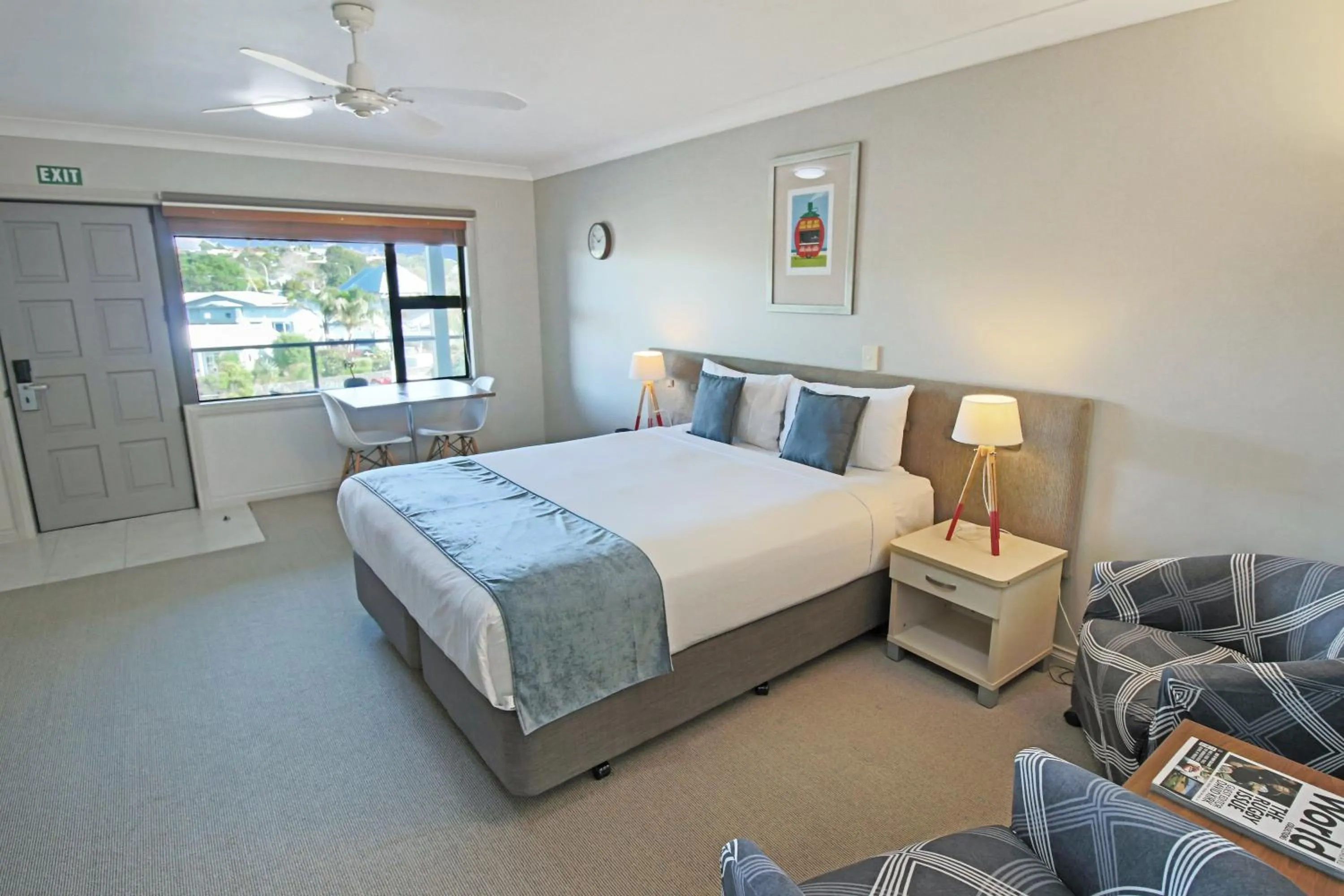 Bed in Whangaparaoa Lodge