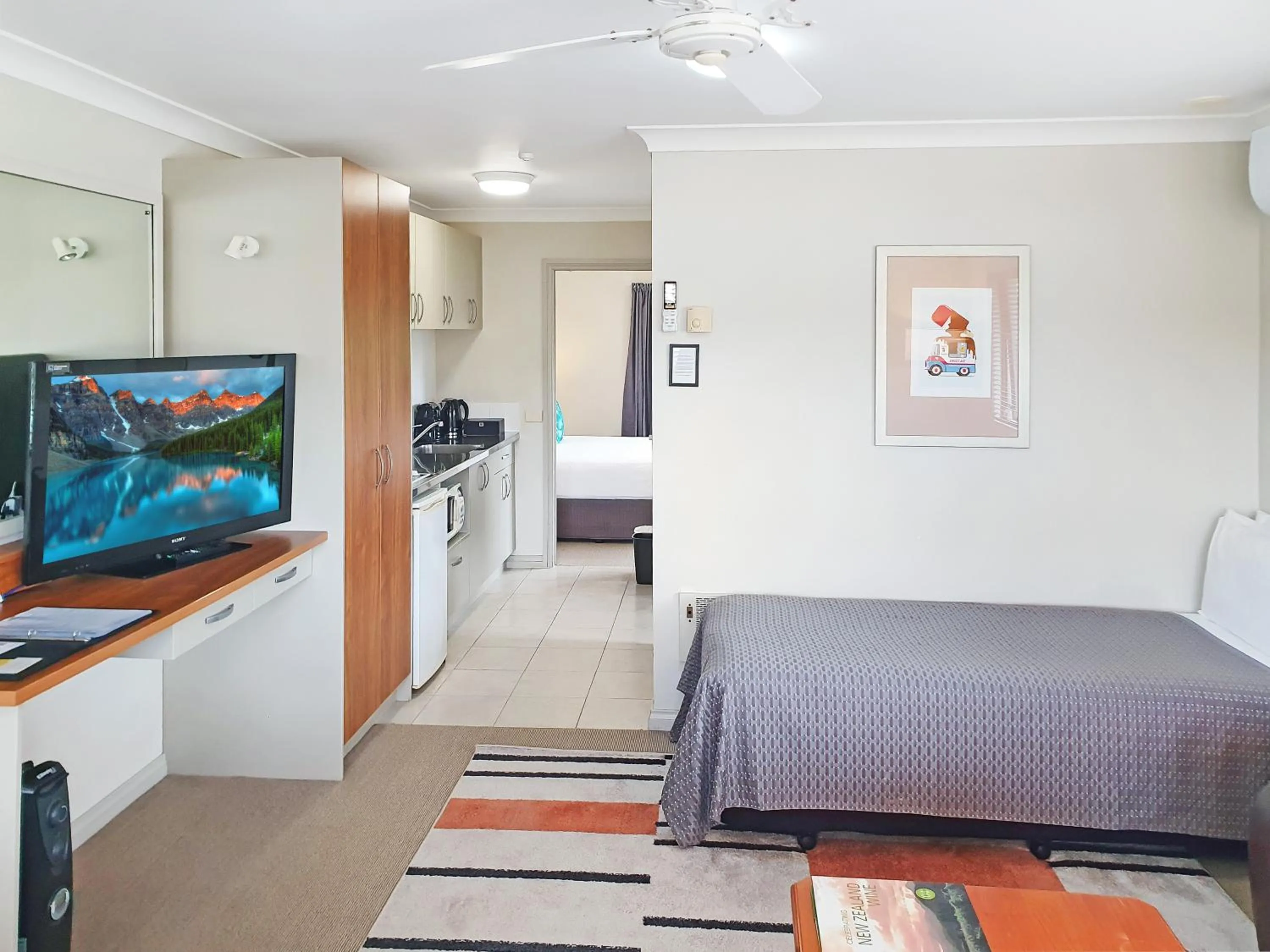 Bed in Whangaparaoa Lodge