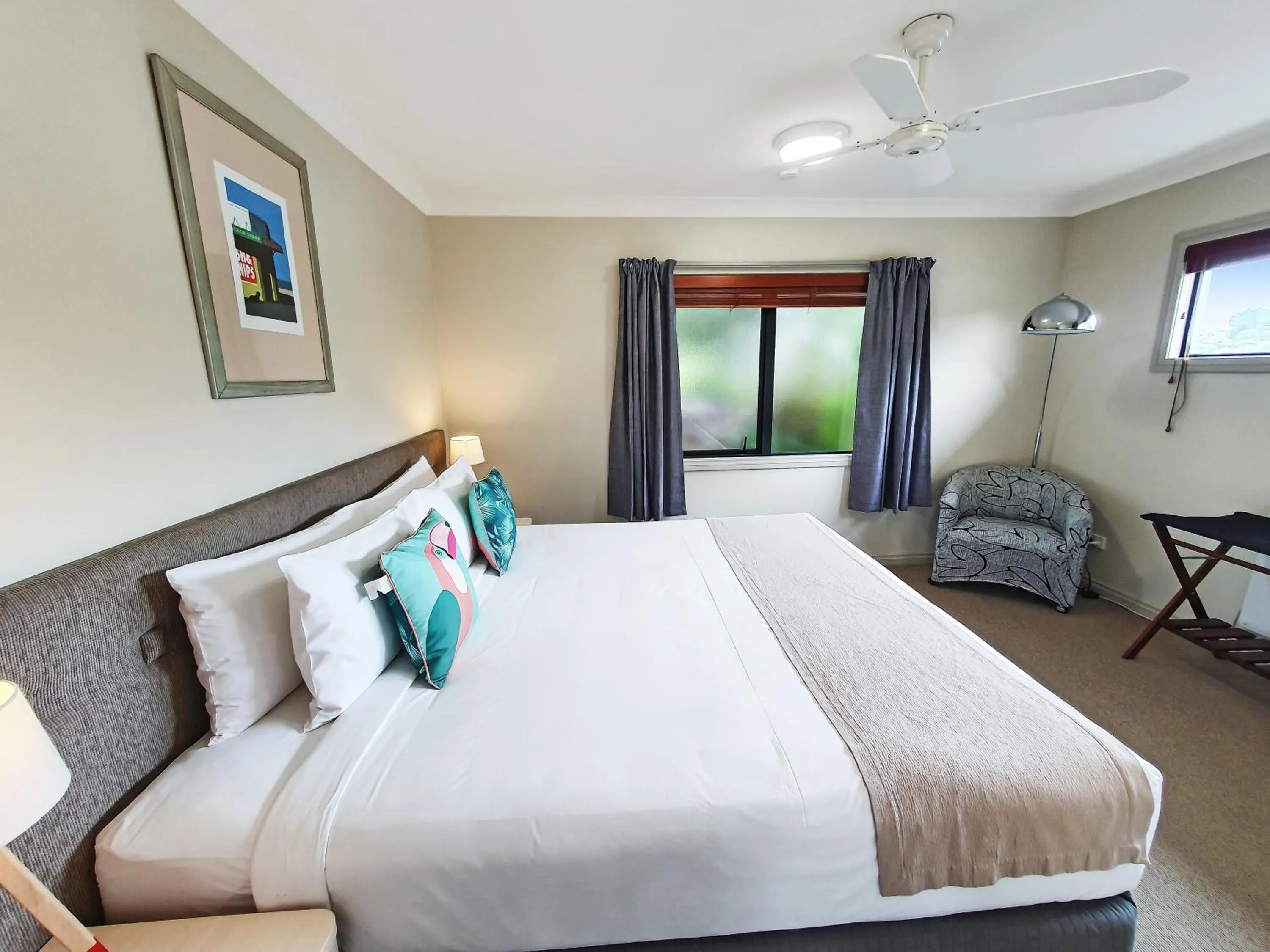 Bed in Whangaparaoa Lodge