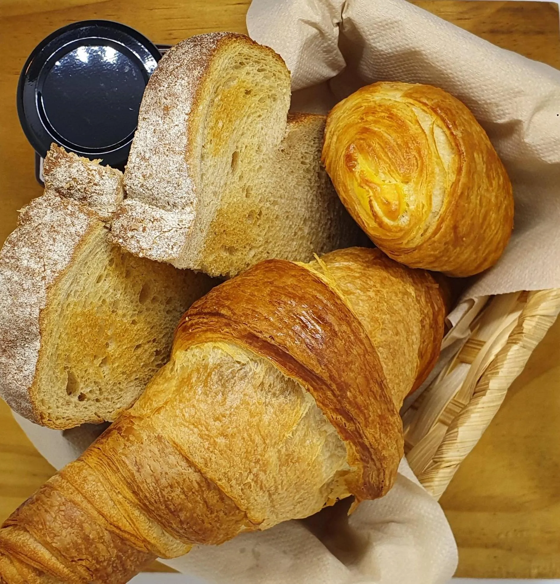 Food in Whangaparaoa Lodge