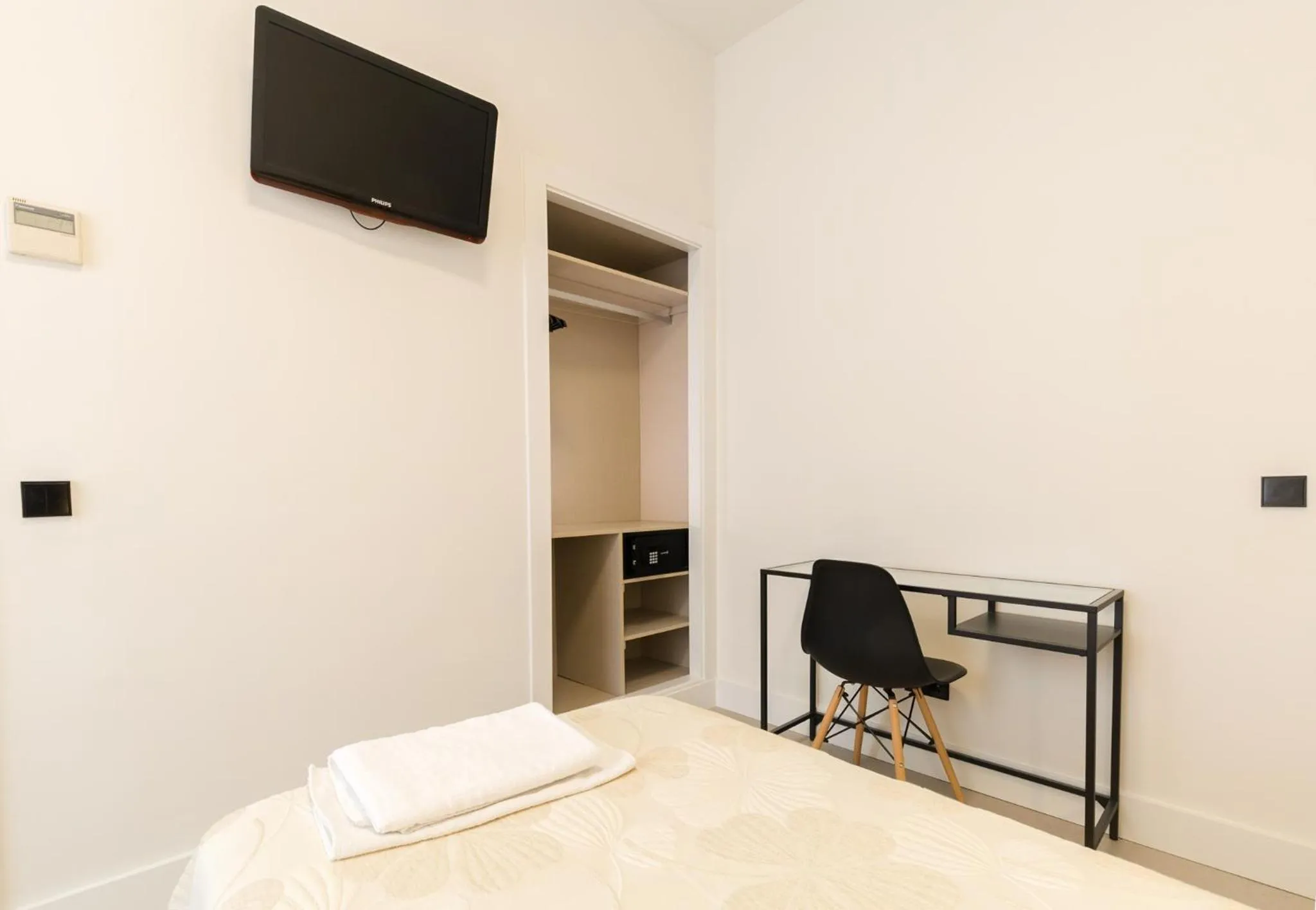 Bed in Hostal Excelsior