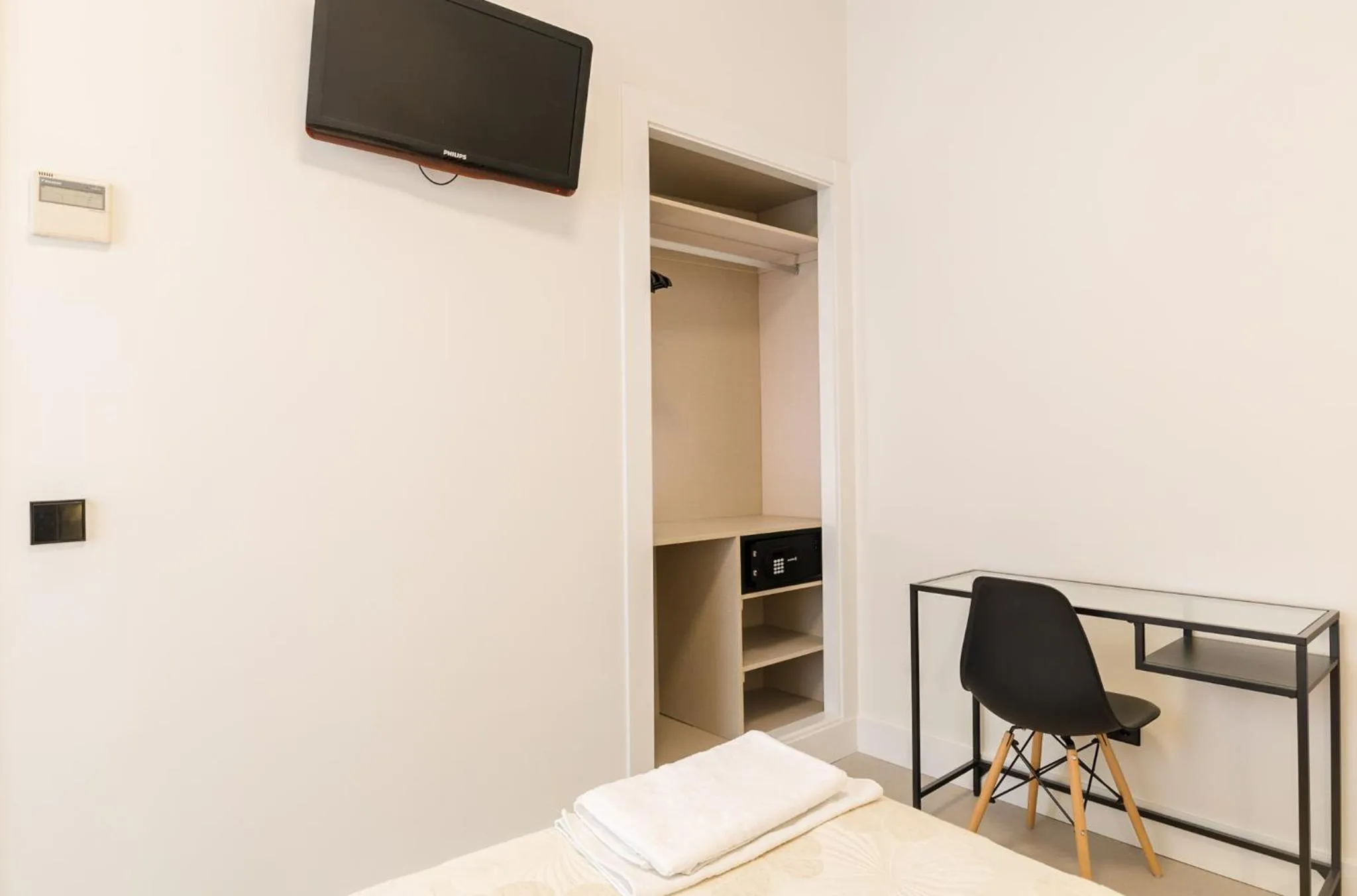 Bed in Hostal Excelsior