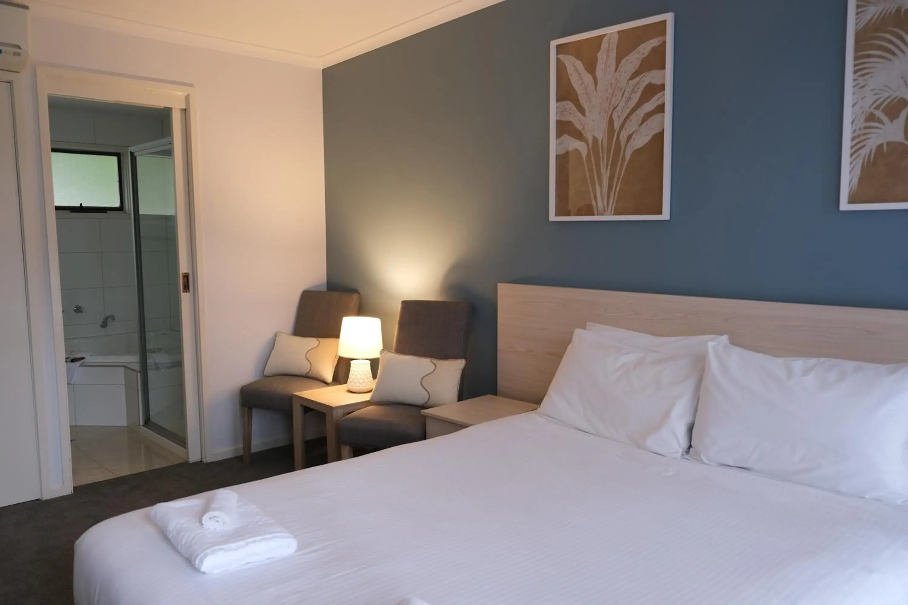 Queen Room with Spa Bath in Kaloha Holiday Resort Phillip Island Queen Room with Spa Bath in Kaloha Holiday Resort Phillip Island