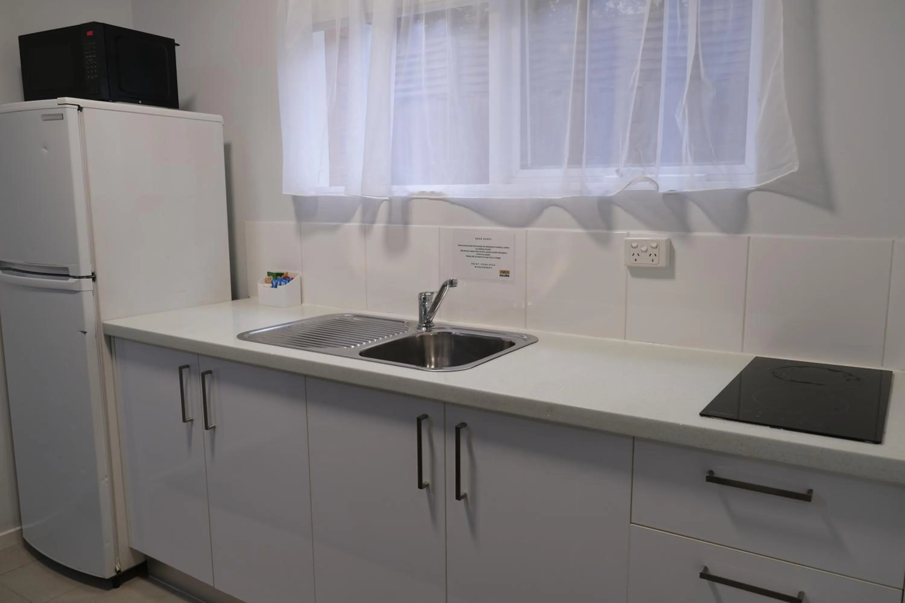 Kitchen or kitchenette in Kaloha Holiday Resort Phillip Island