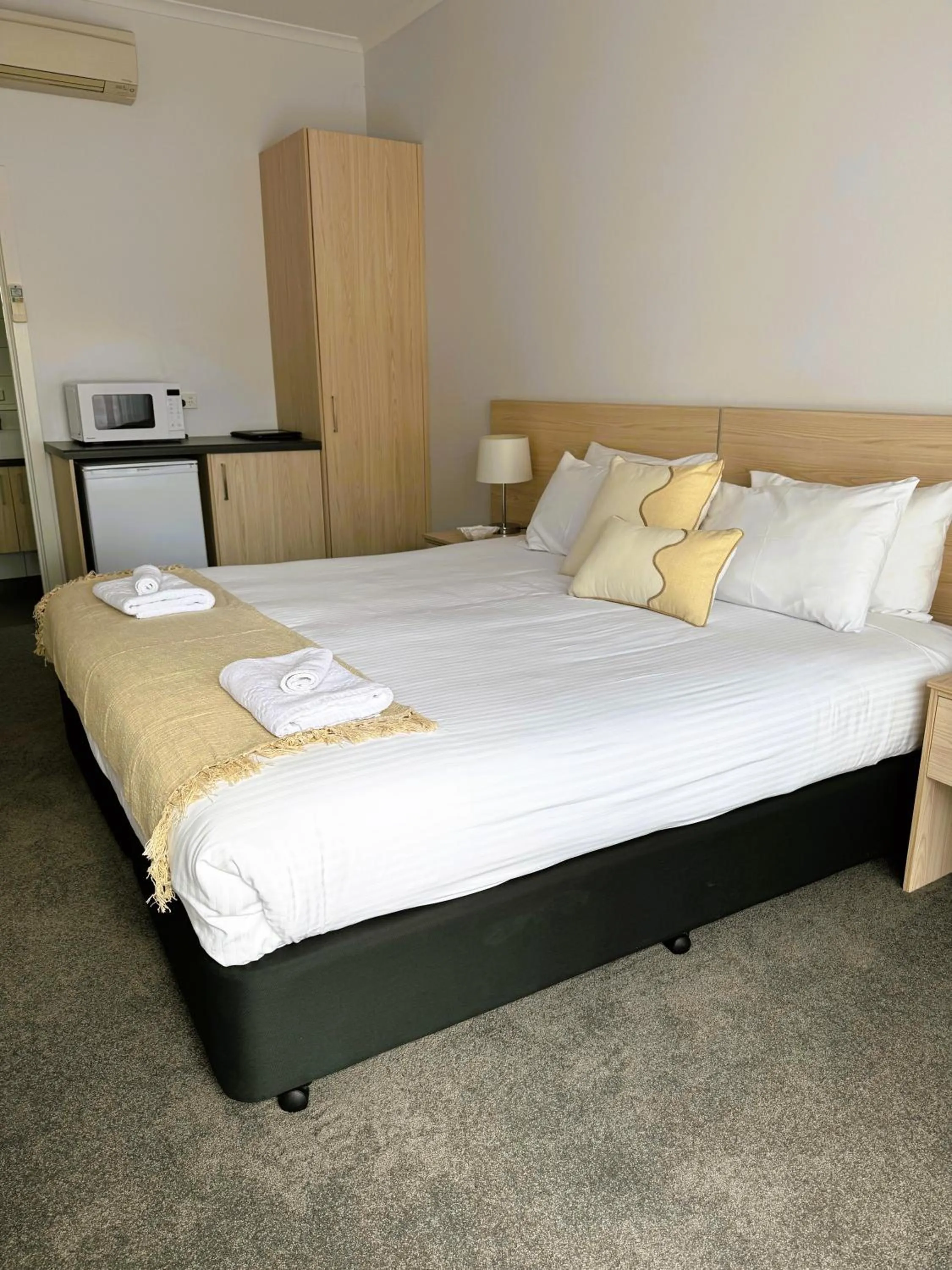 Bedroom, Bed in Kaloha Holiday Resort Phillip Island