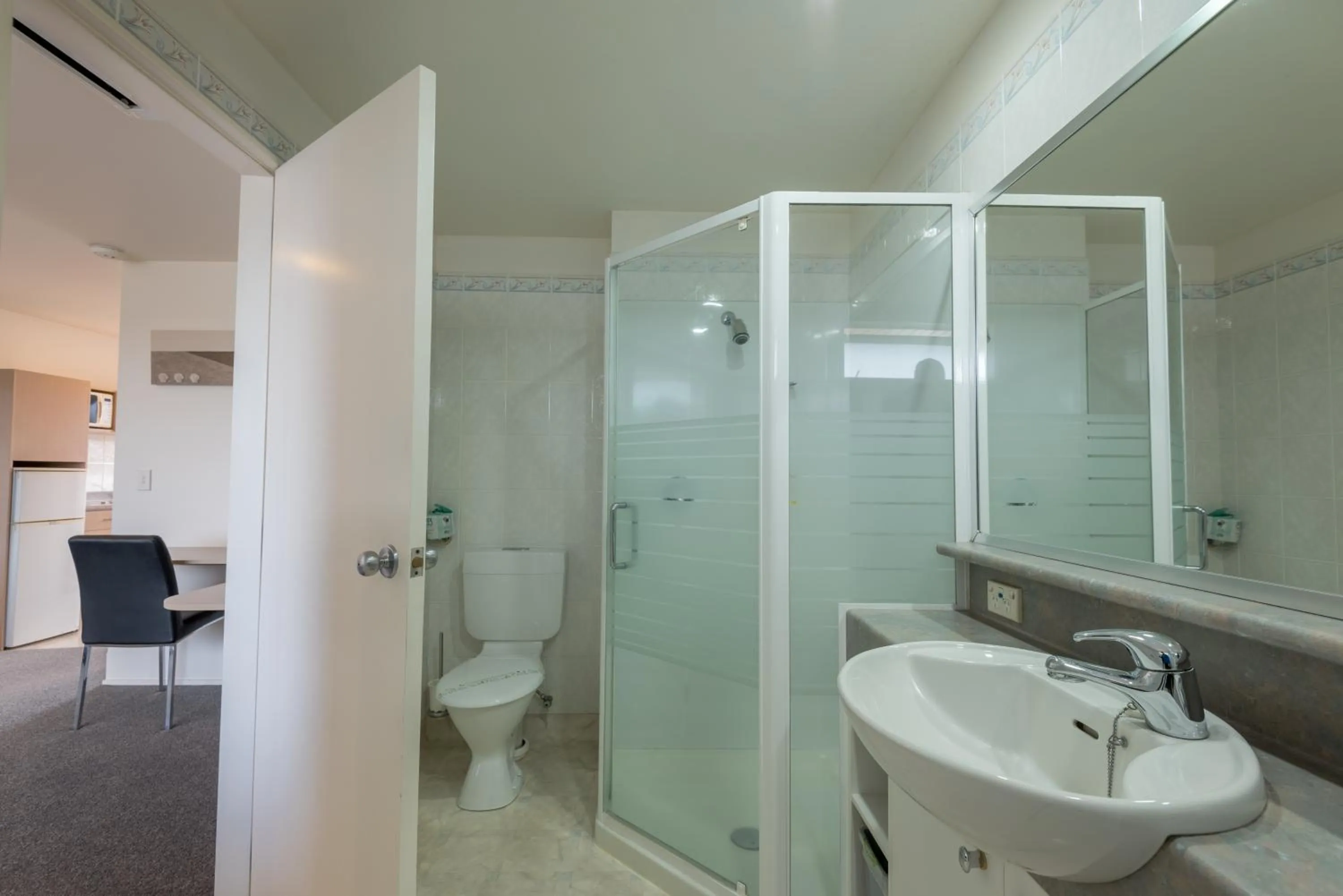 Bathroom in Baywatch Motor Inn