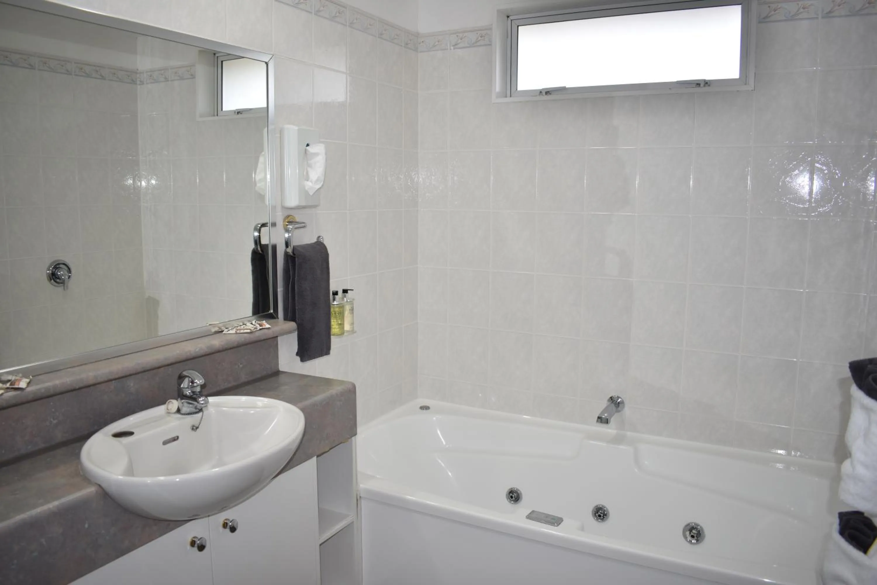 Bathroom in Baywatch Motor Inn