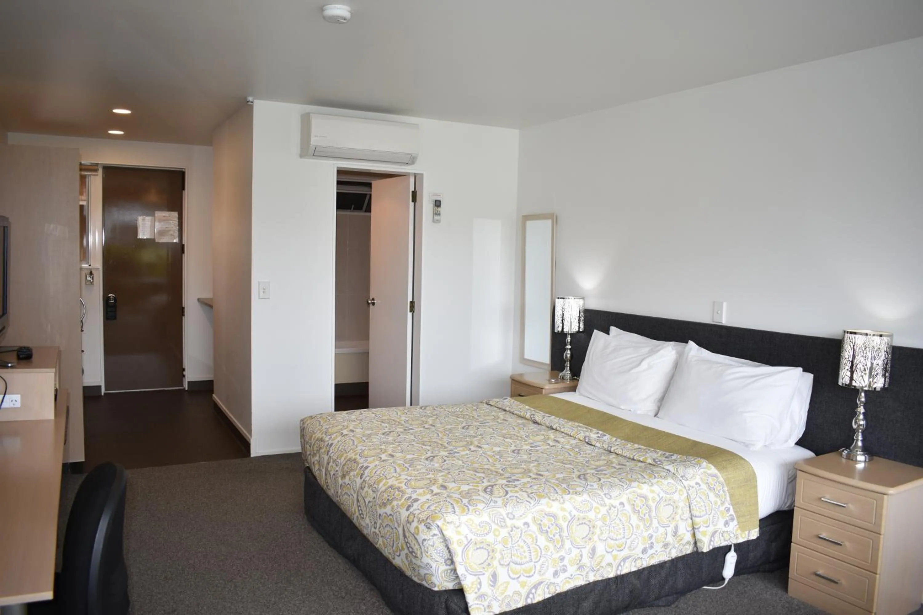 Bed in Baywatch Motor Inn