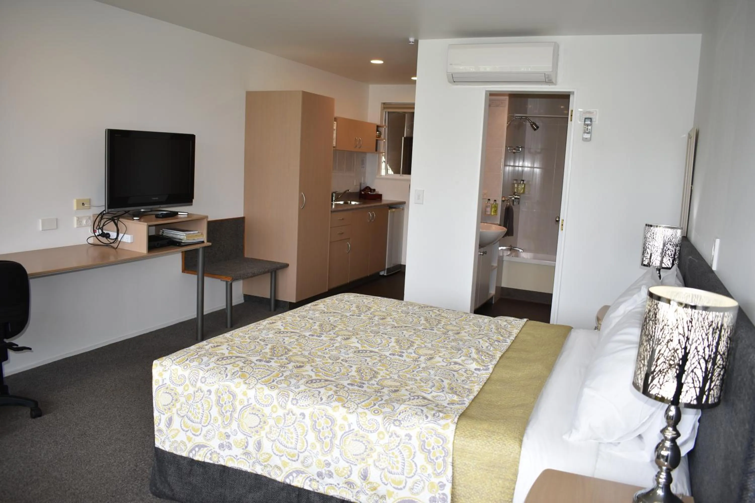 Bed in Baywatch Motor Inn