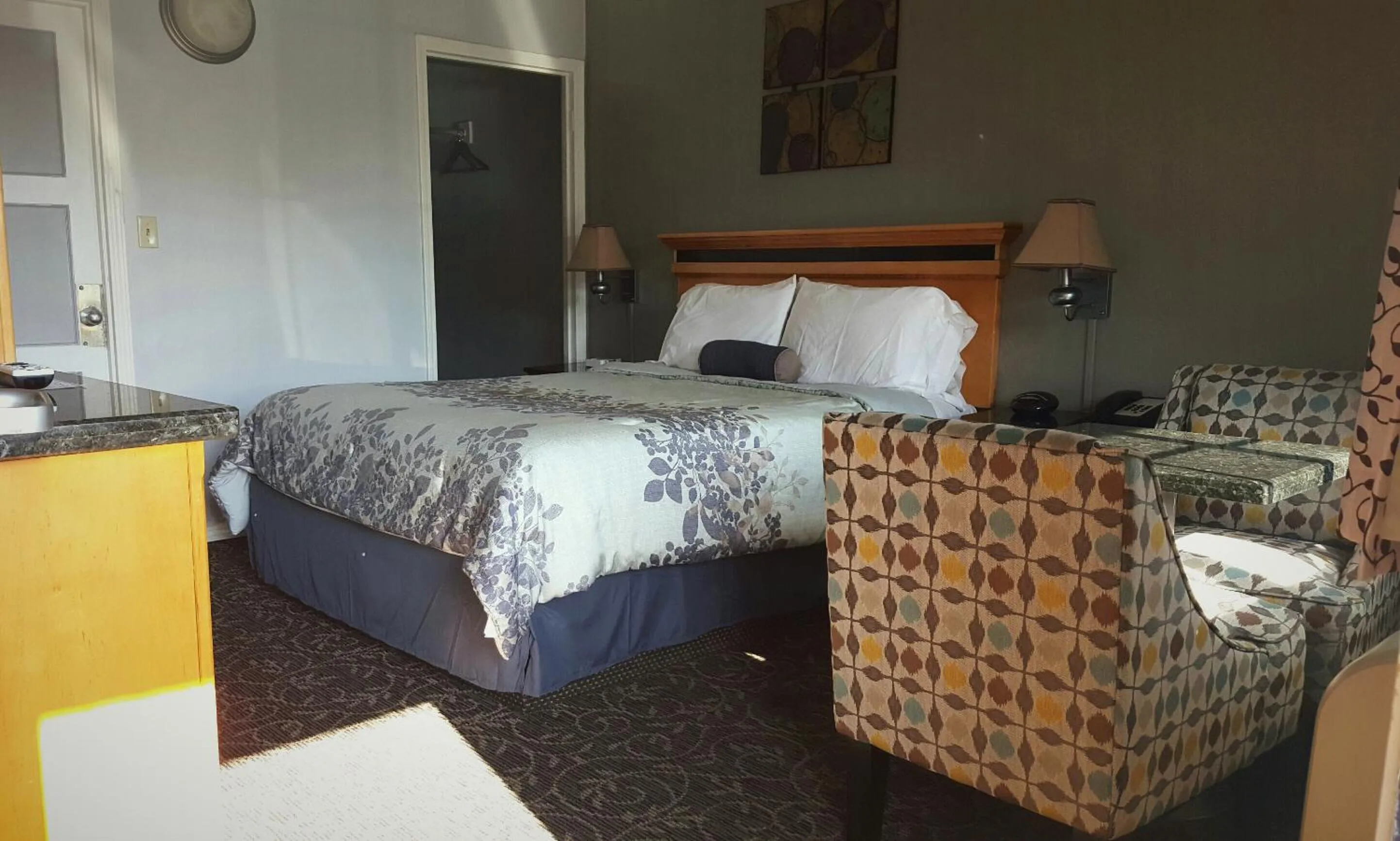 Bedroom, Bed in Garden View Inn