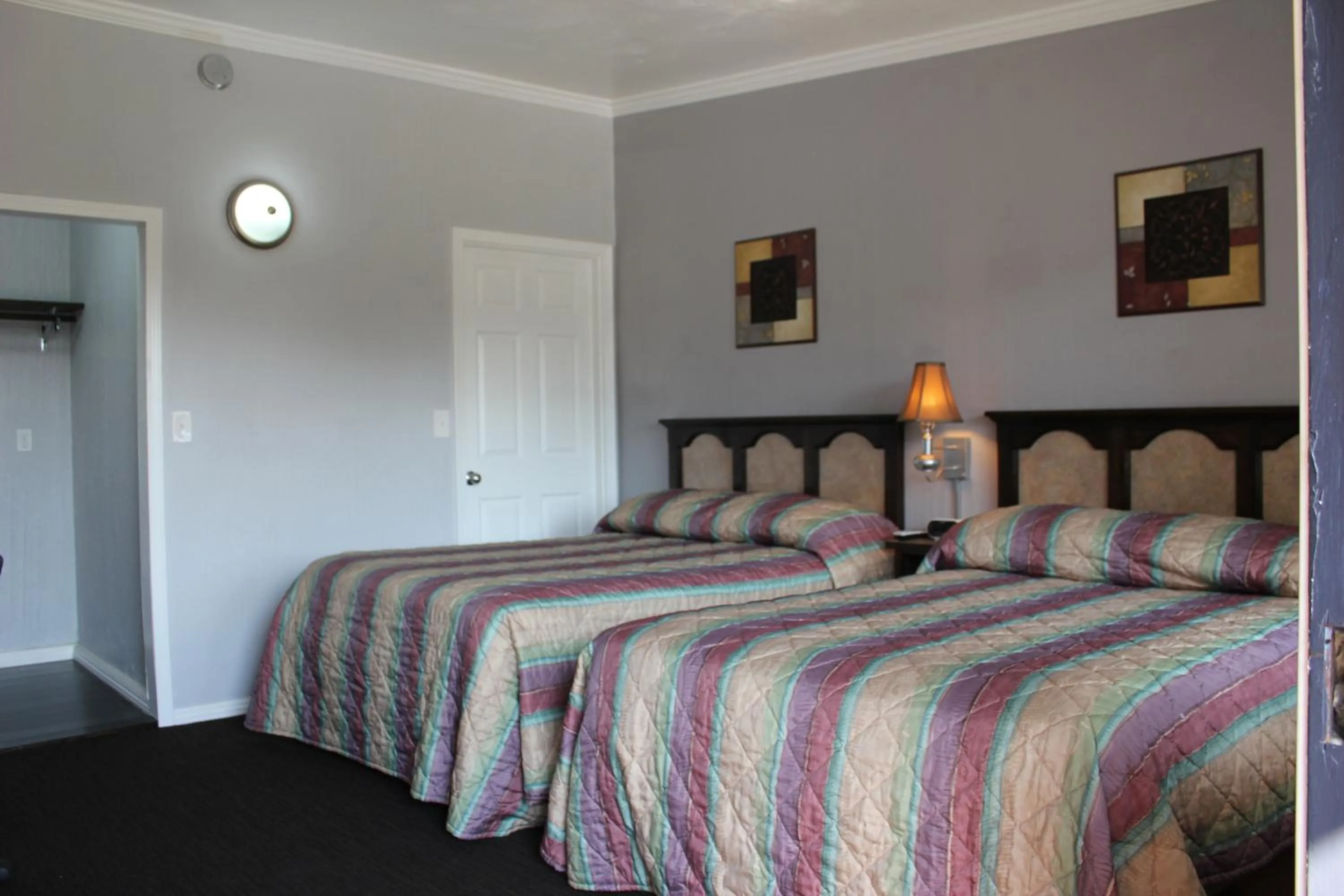 Photo of the whole room, Bed in Garden View Inn