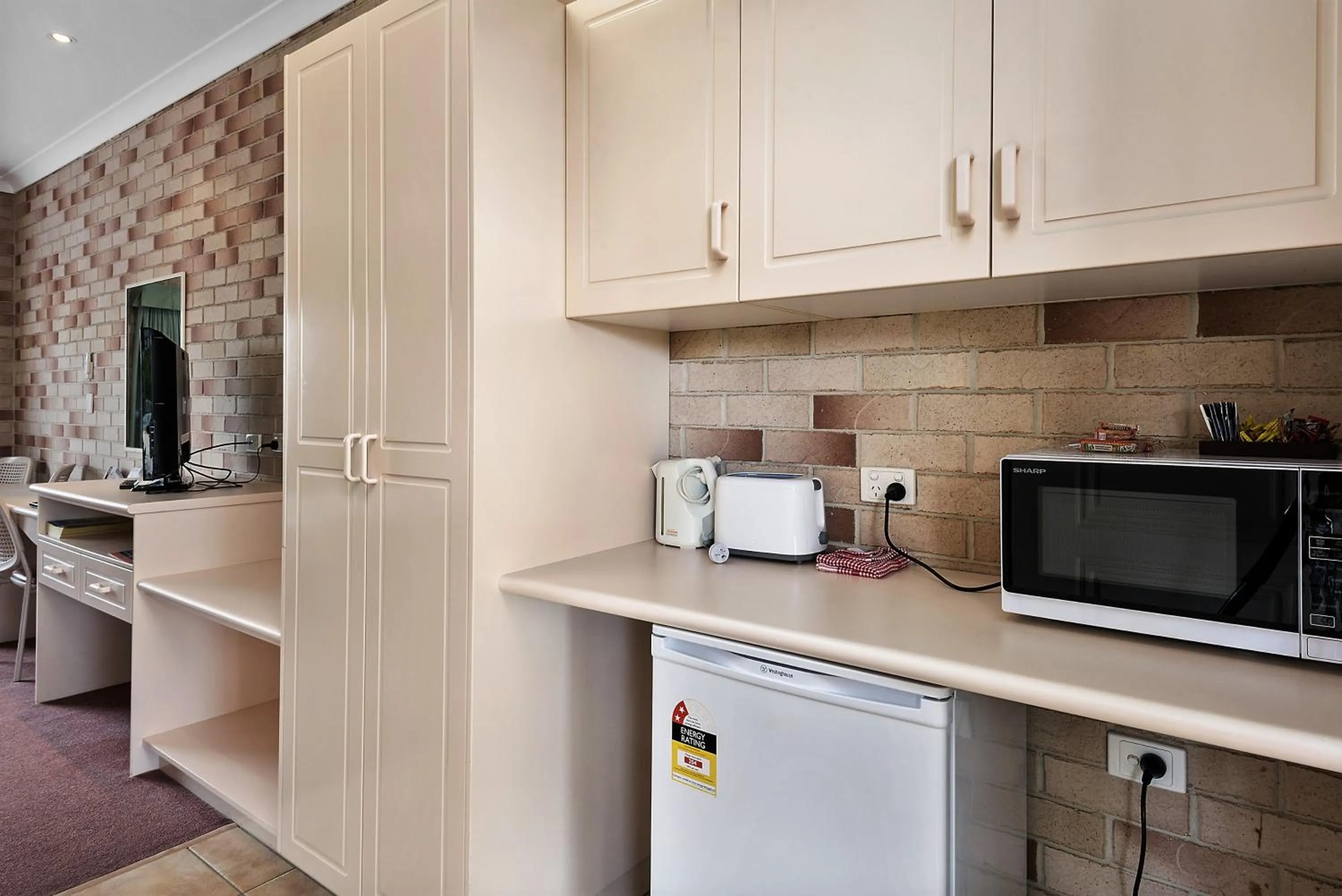 Coffee/tea facilities in Comfort Inn Glenfield