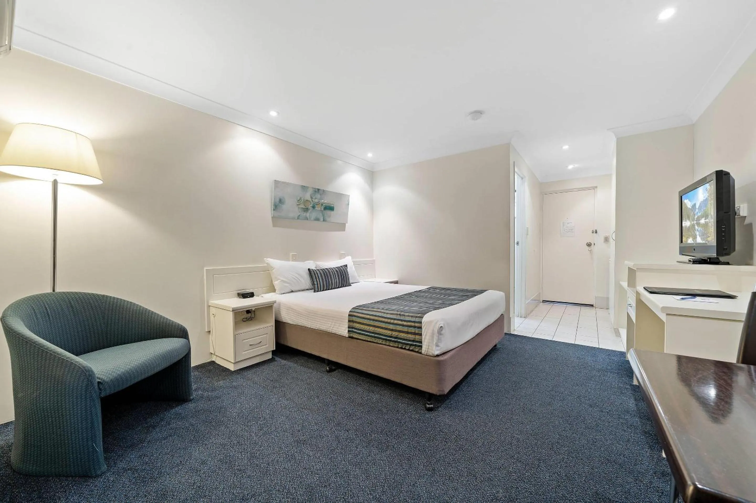 Bedroom, Bed in Comfort Inn Glenfield