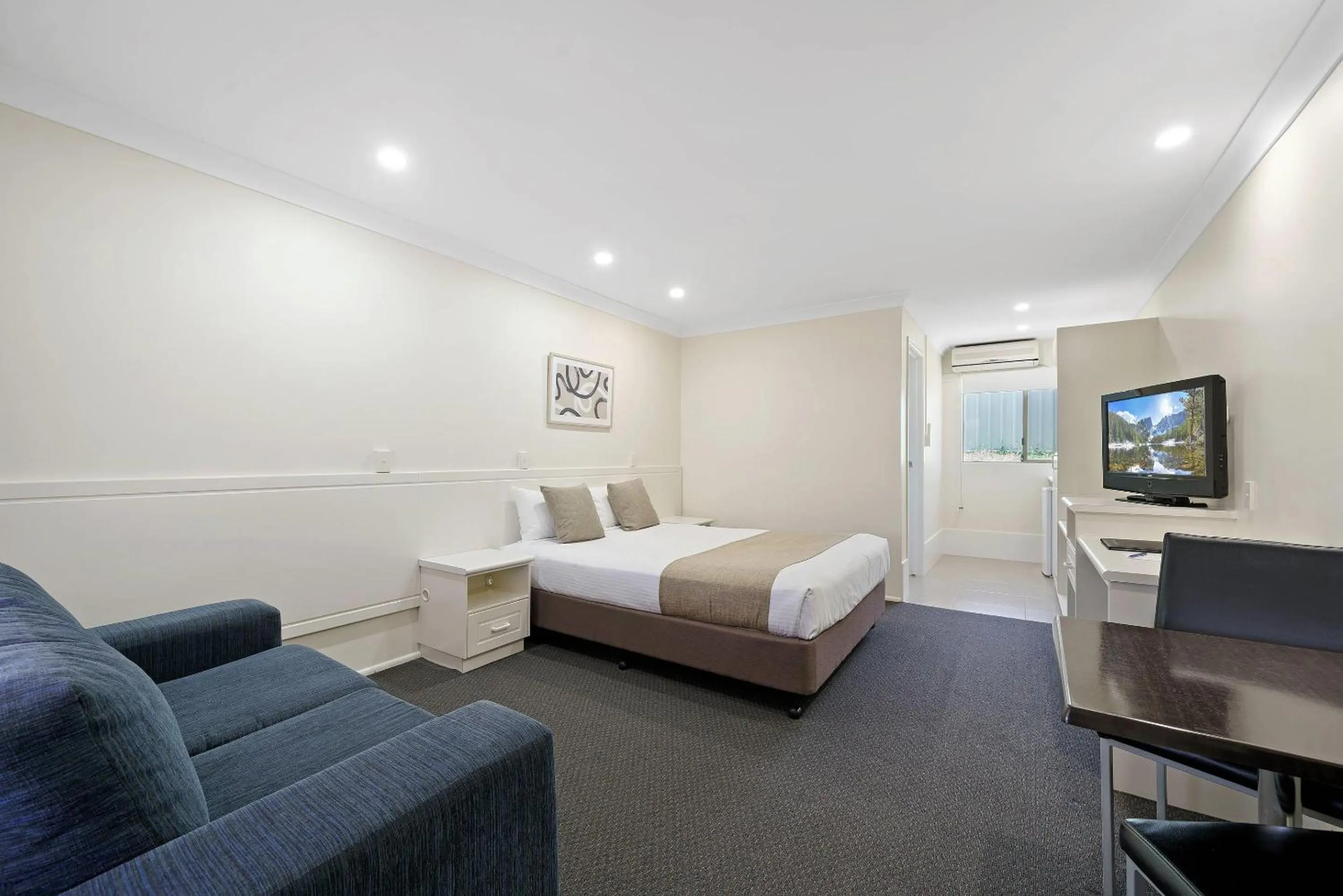Bedroom, Bed in Comfort Inn Glenfield