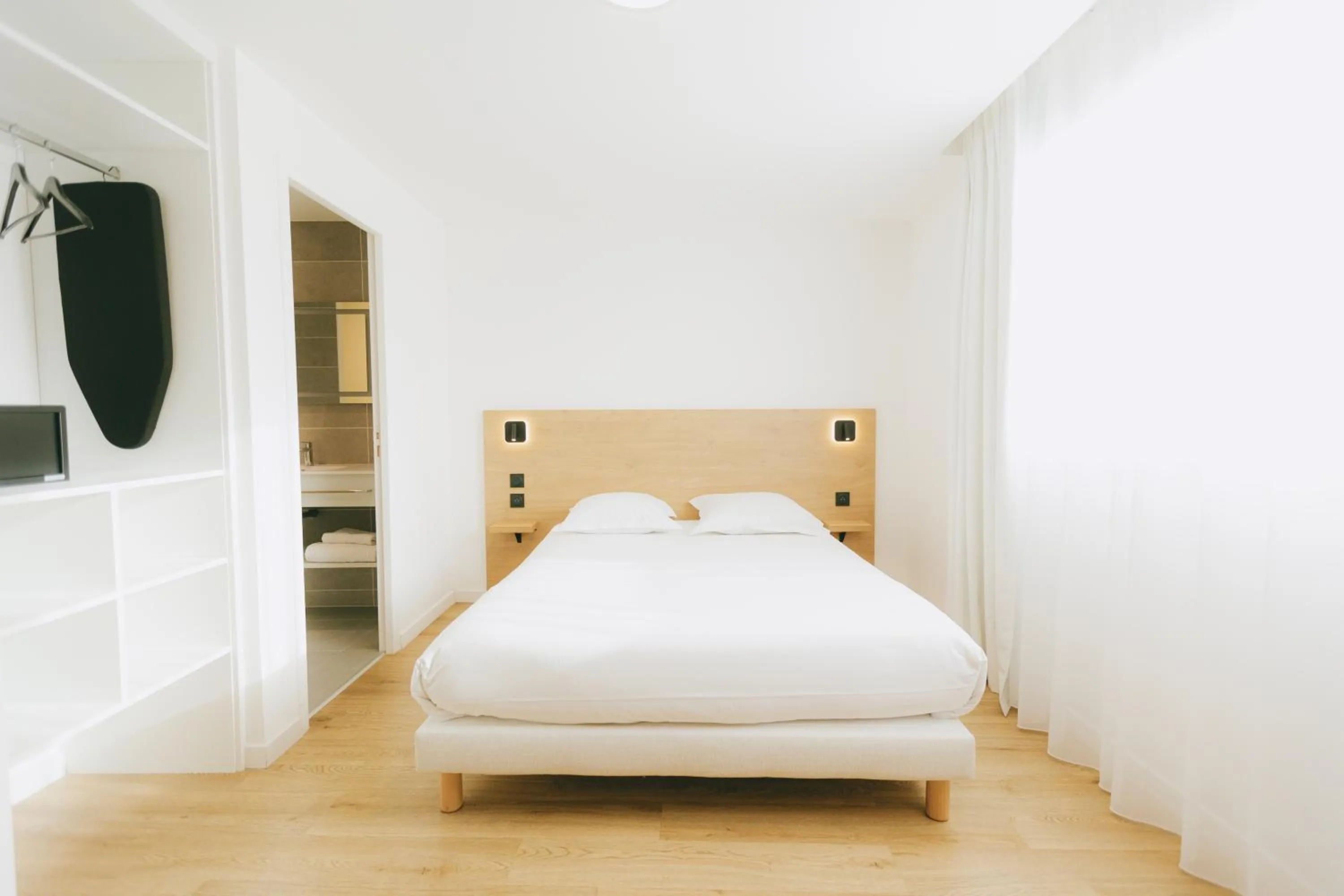 Bedroom, Bed in Miranove