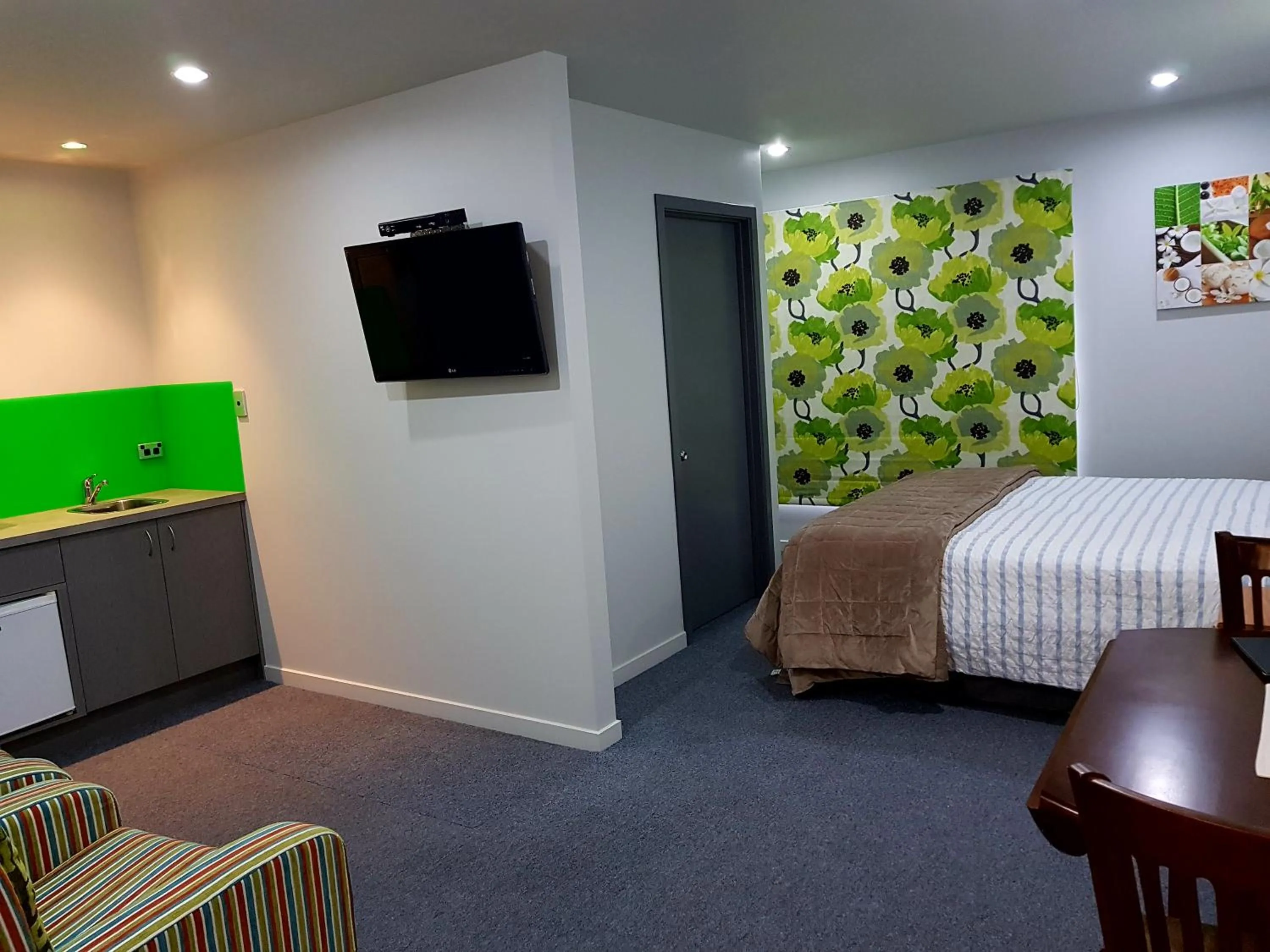 Bed in Anchor Down Bed & Breakfast