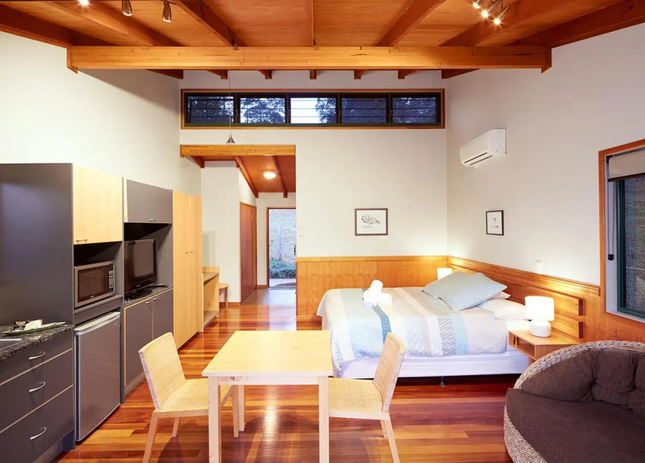 TV and multimedia, Bed in Dayboro Cottages