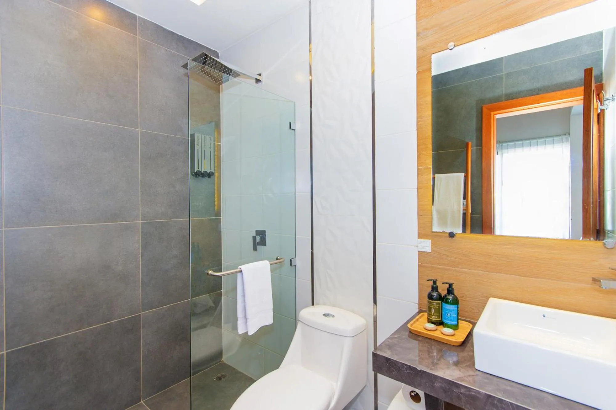 Bathroom in Hotel Acacia