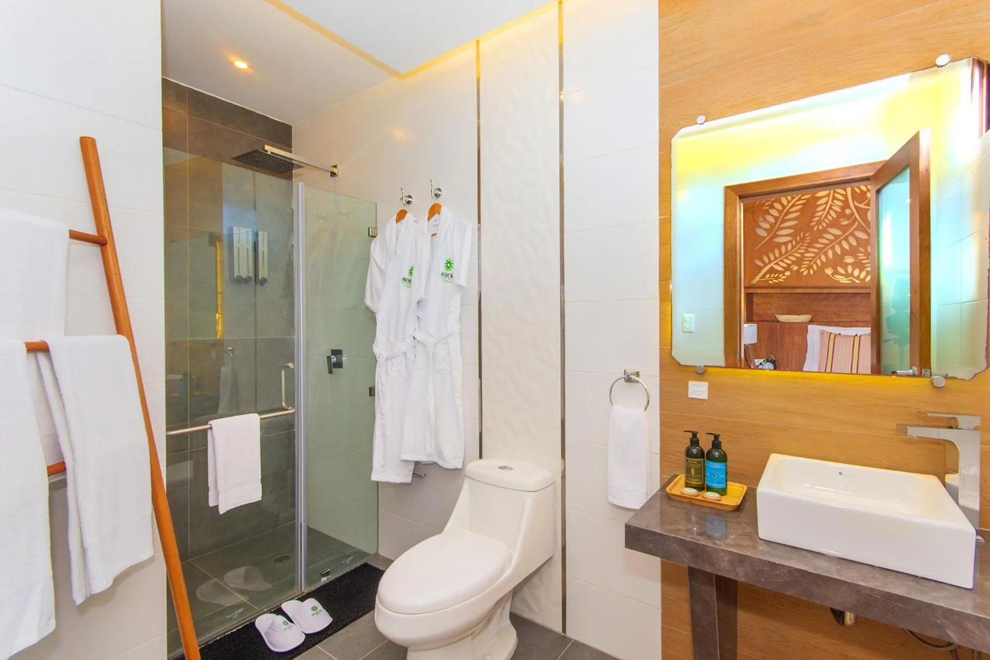 Bathroom in Hotel Acacia