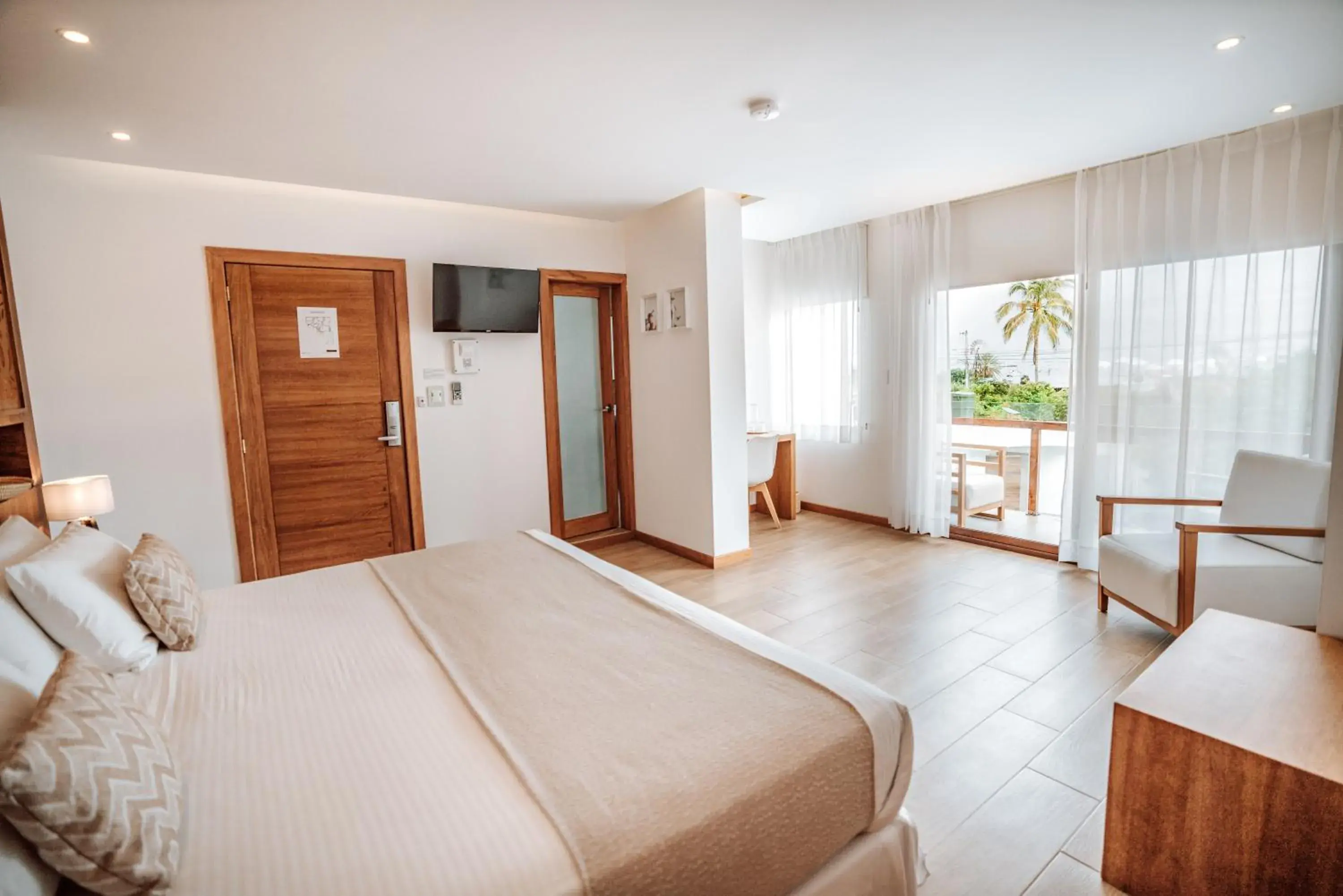 Deluxe Double Room with Balcony in Hotel Acacia Deluxe Double Room with Balcony in Hotel Acacia