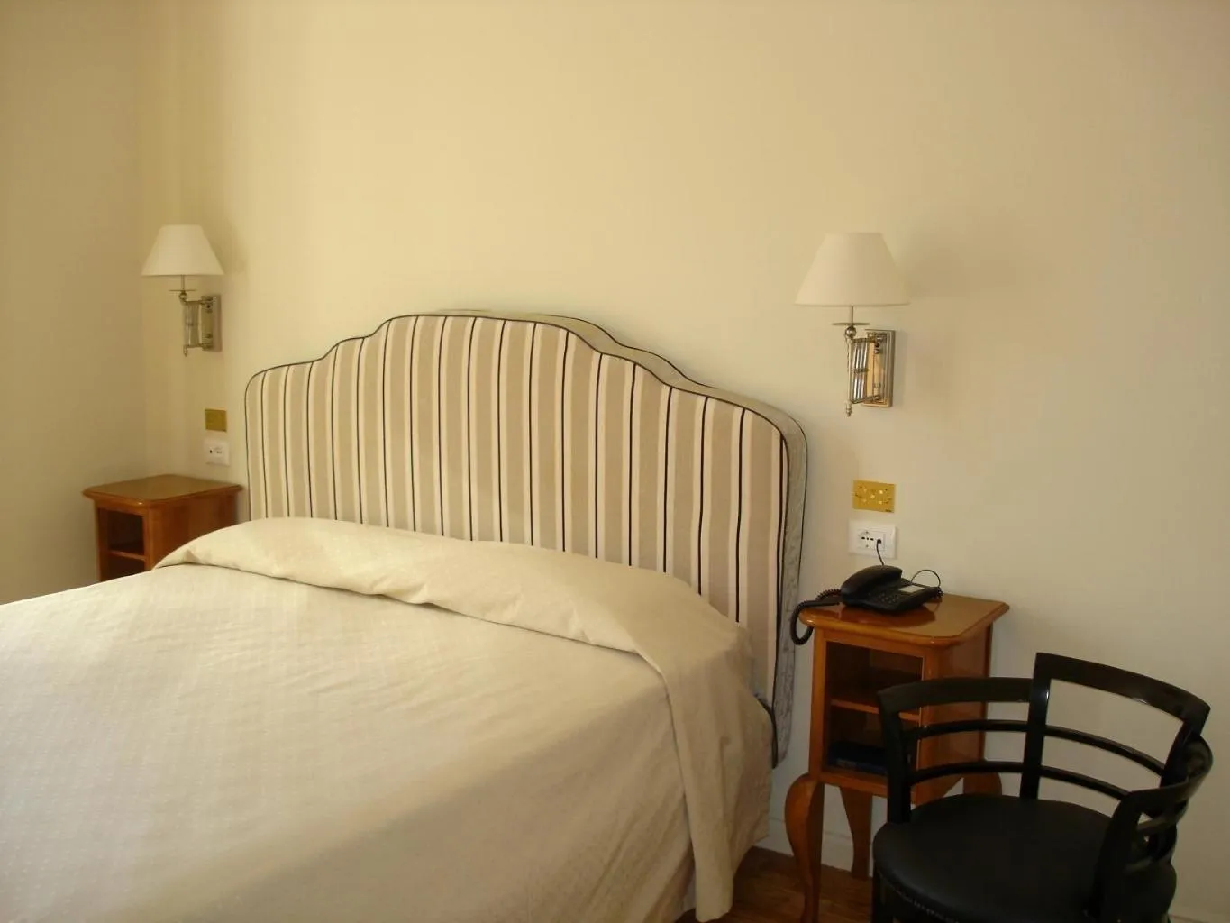 Decorative detail, Bed in Hotel Certosa
