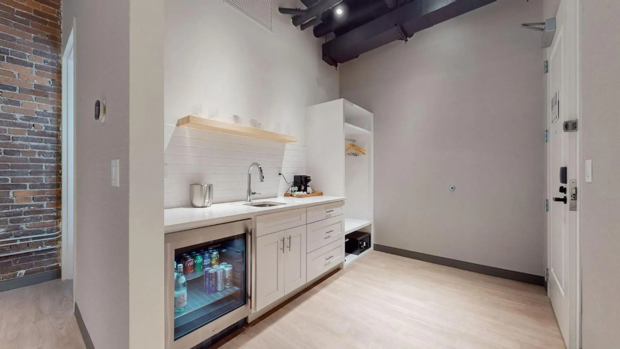 wardrobe in Studio 154 Hotel