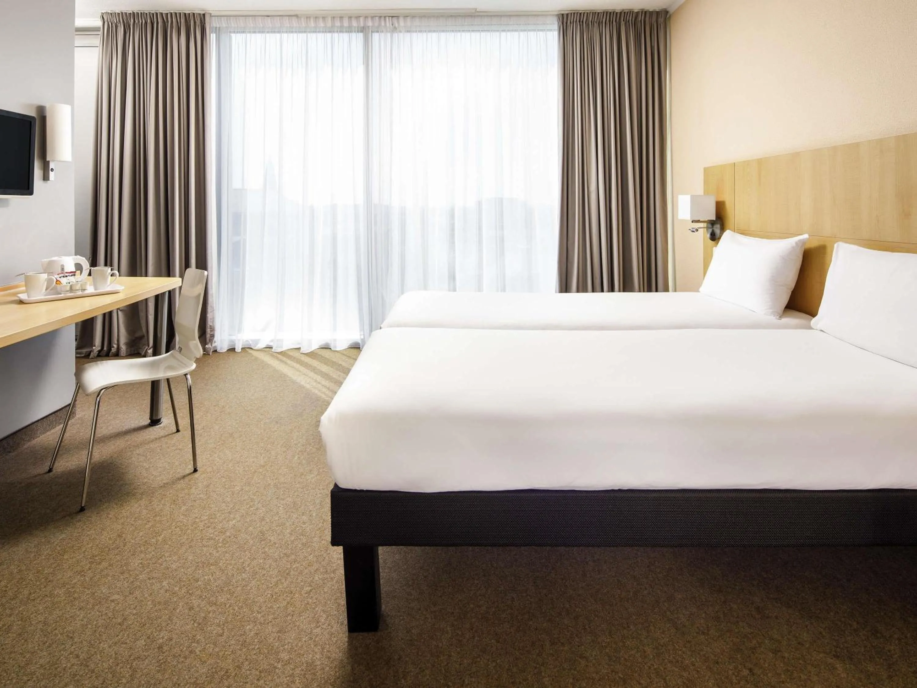 Bedroom, Bed in ibis Nottingham Centre