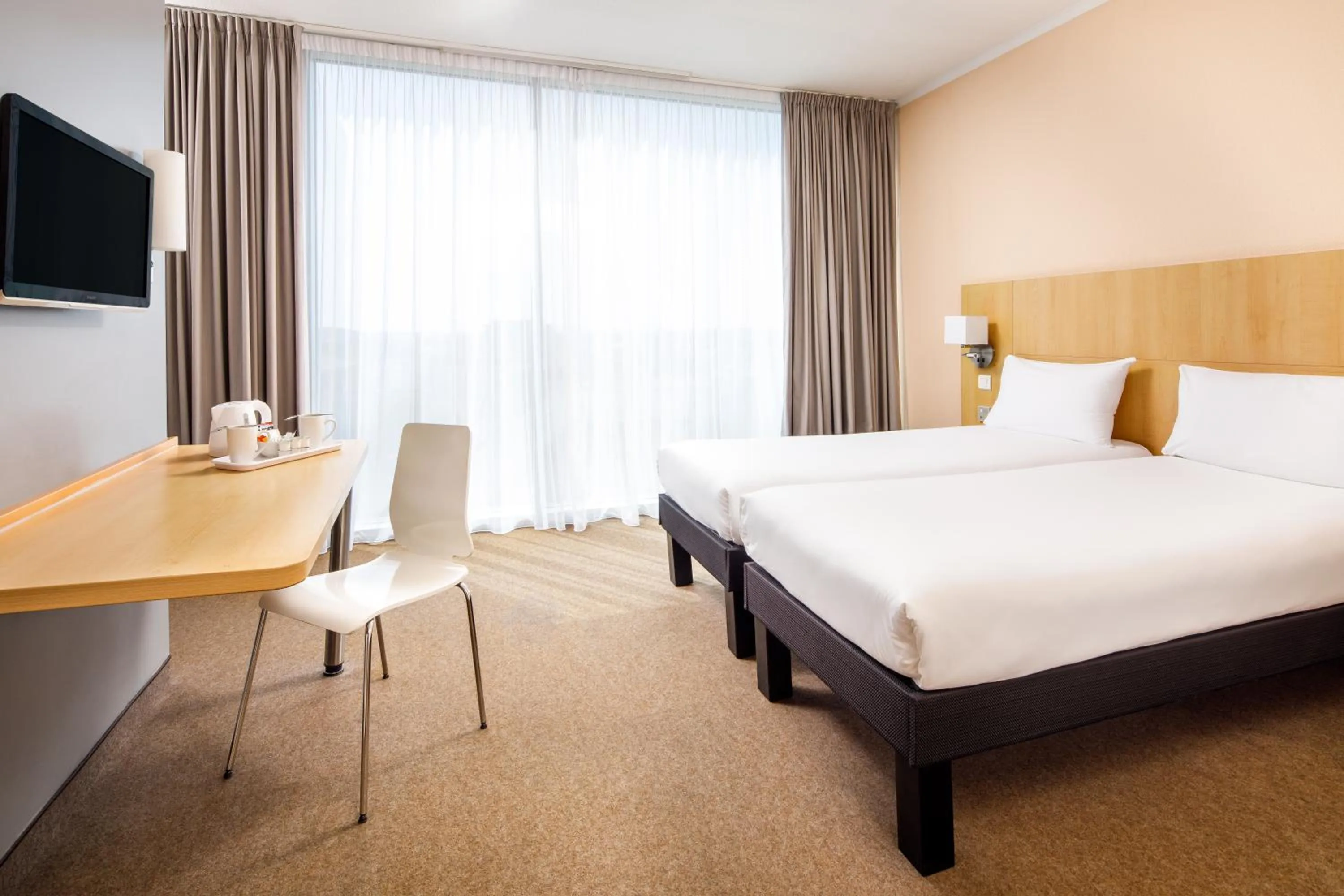 Bedroom, Bed in ibis Nottingham Centre