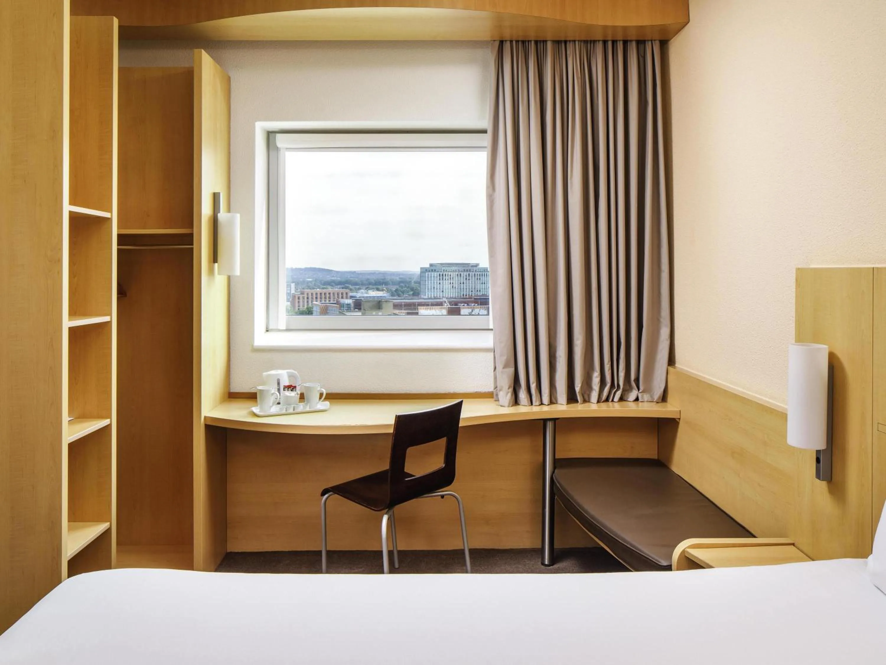 Bedroom, Bed in ibis Nottingham Centre