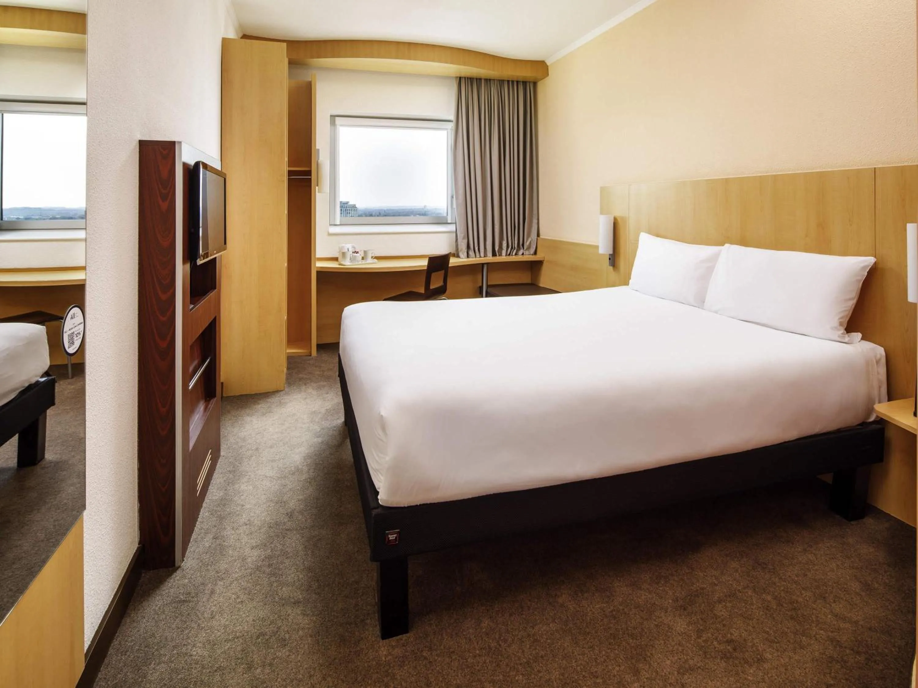 Bedroom, Bed in ibis Nottingham Centre