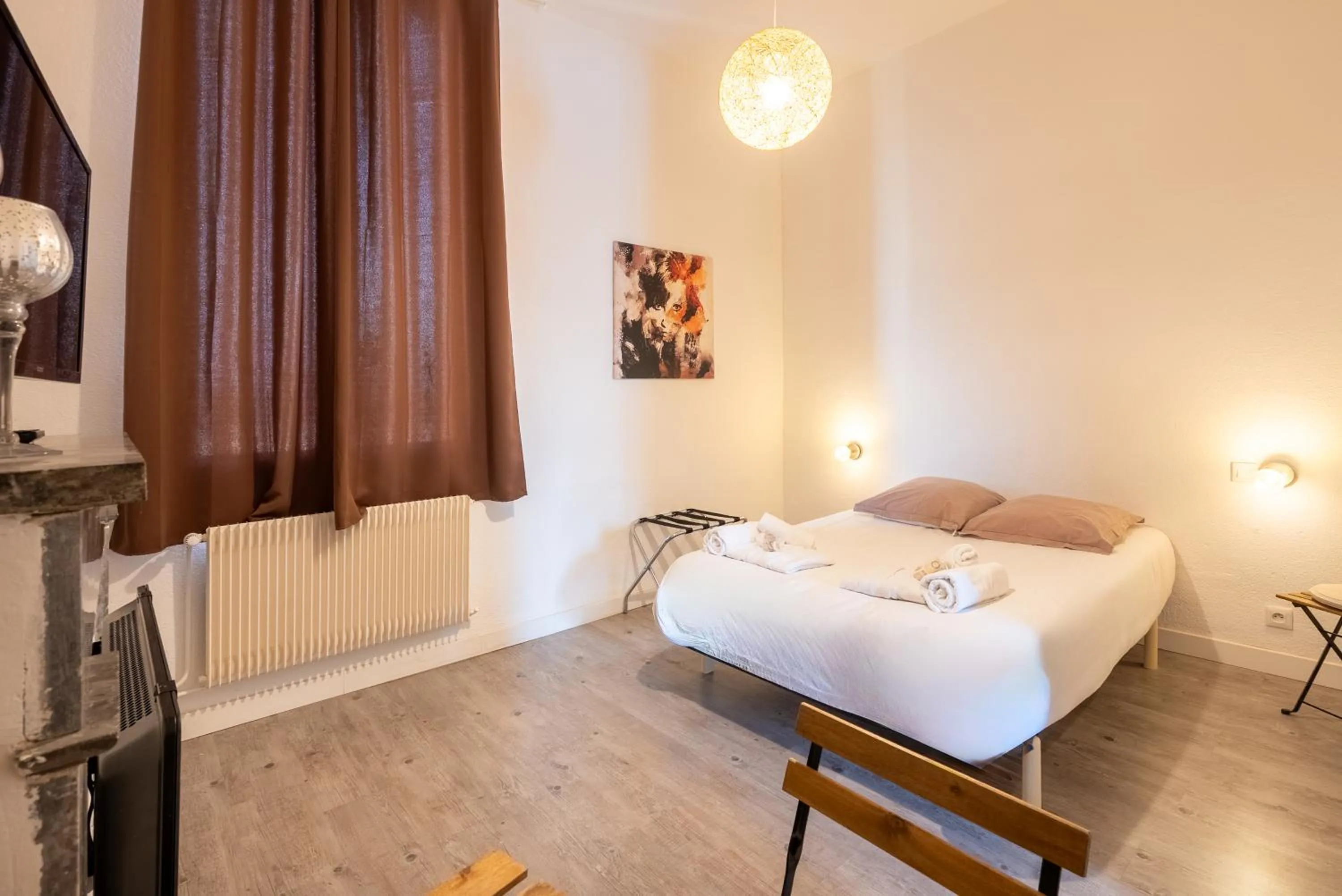 Bed in Château Fourclins Domaine privatif 15 personnes Parc & Bassin naturel Proche Toulouse