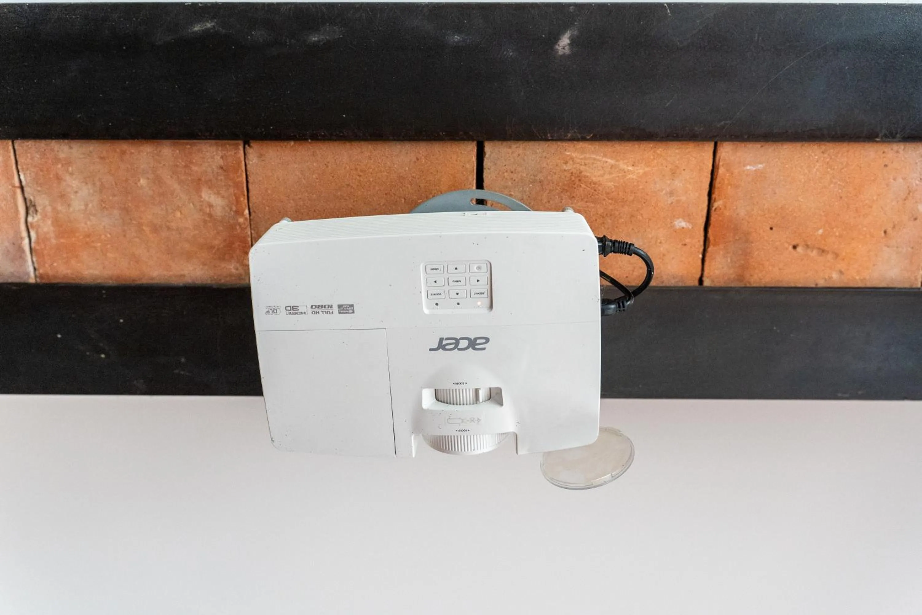 Communal lounge/ TV room in Château Fourclins Domaine privatif 15 personnes Parc & Bassin naturel Proche Toulouse