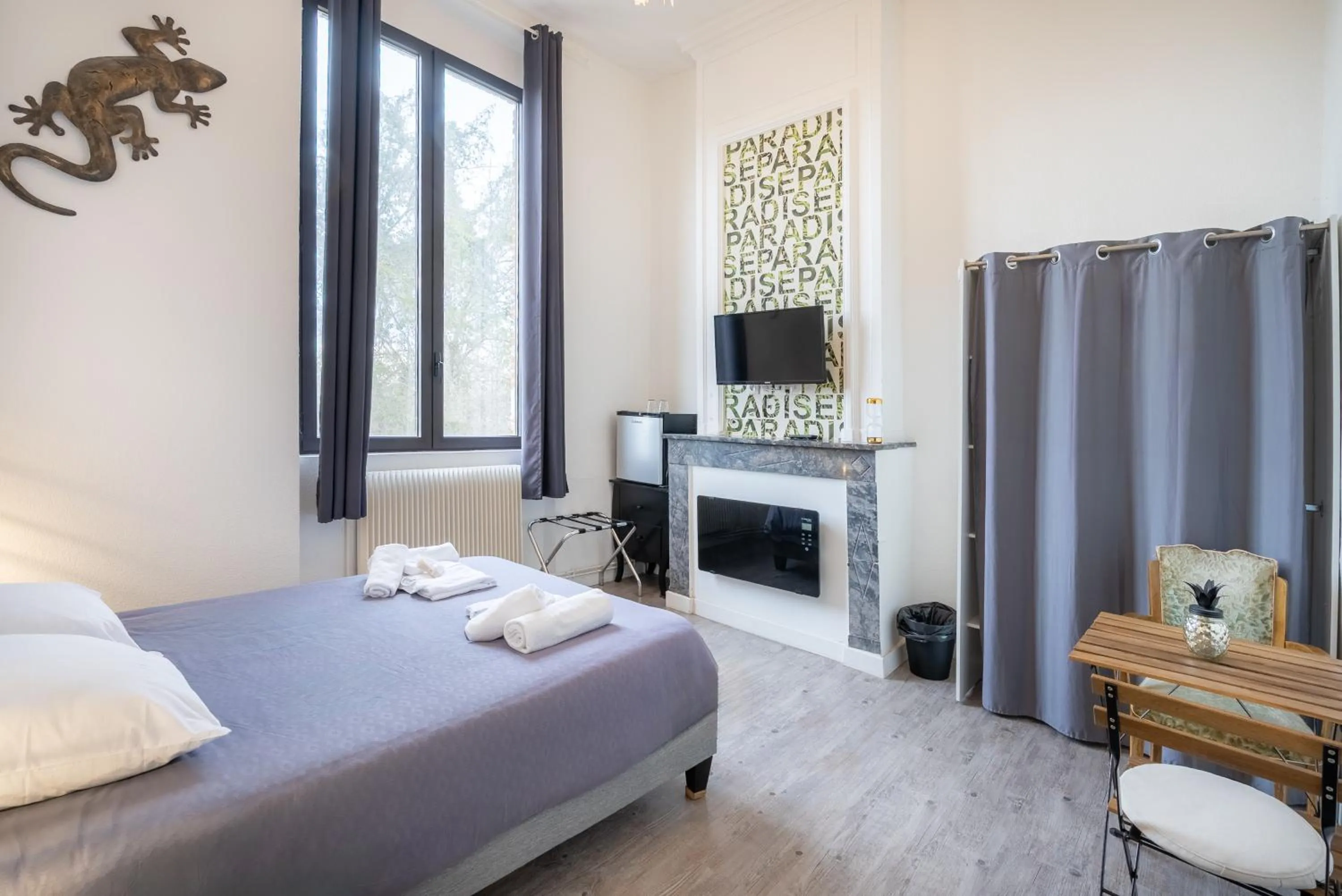 Bed in Château Fourclins Domaine privatif 15 personnes Parc & Bassin naturel Proche Toulouse