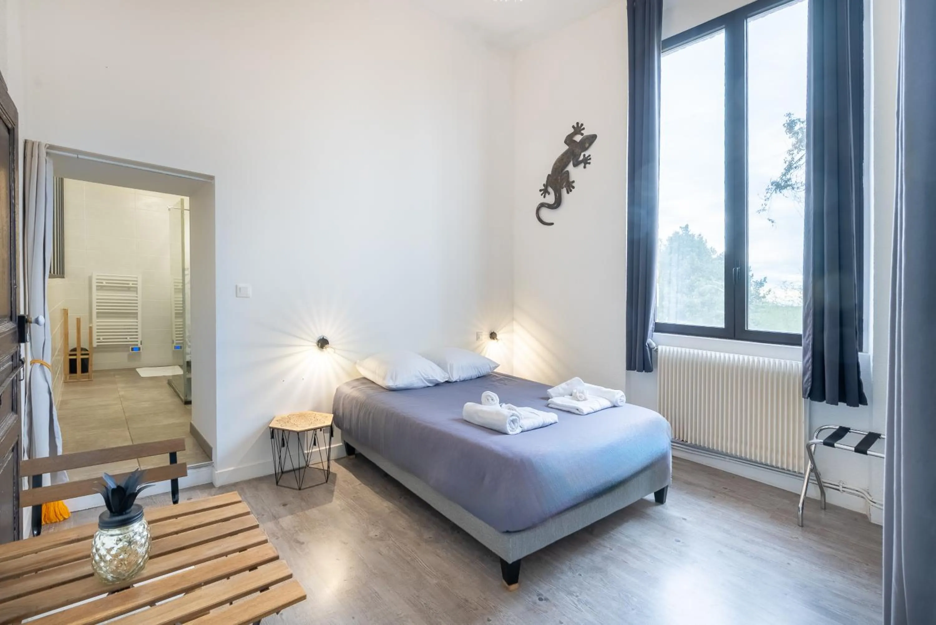 Bed in Château Fourclins Domaine privatif 15 personnes Parc & Bassin naturel Proche Toulouse