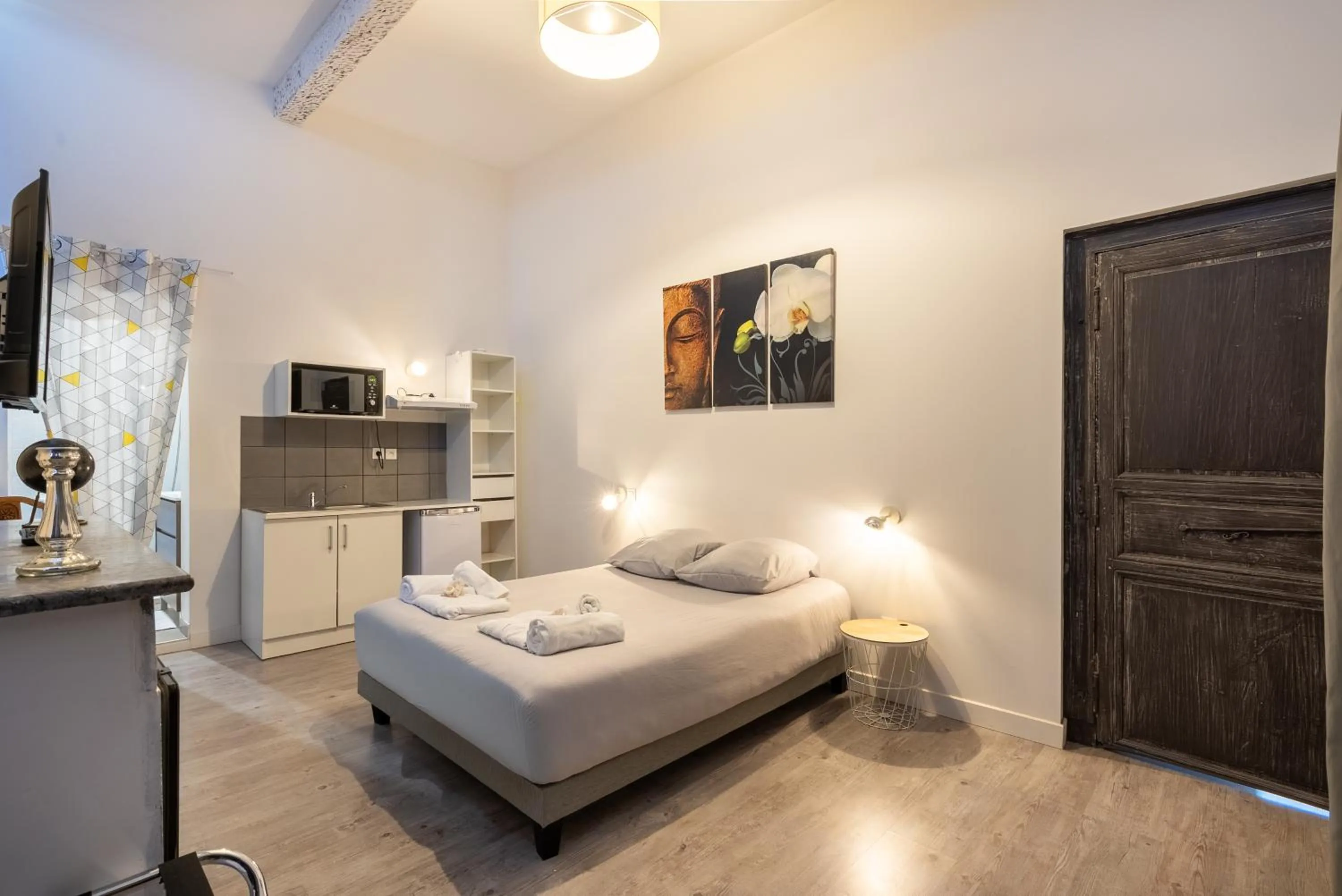 Bed in Château Fourclins Domaine privatif 15 personnes Parc & Bassin naturel Proche Toulouse