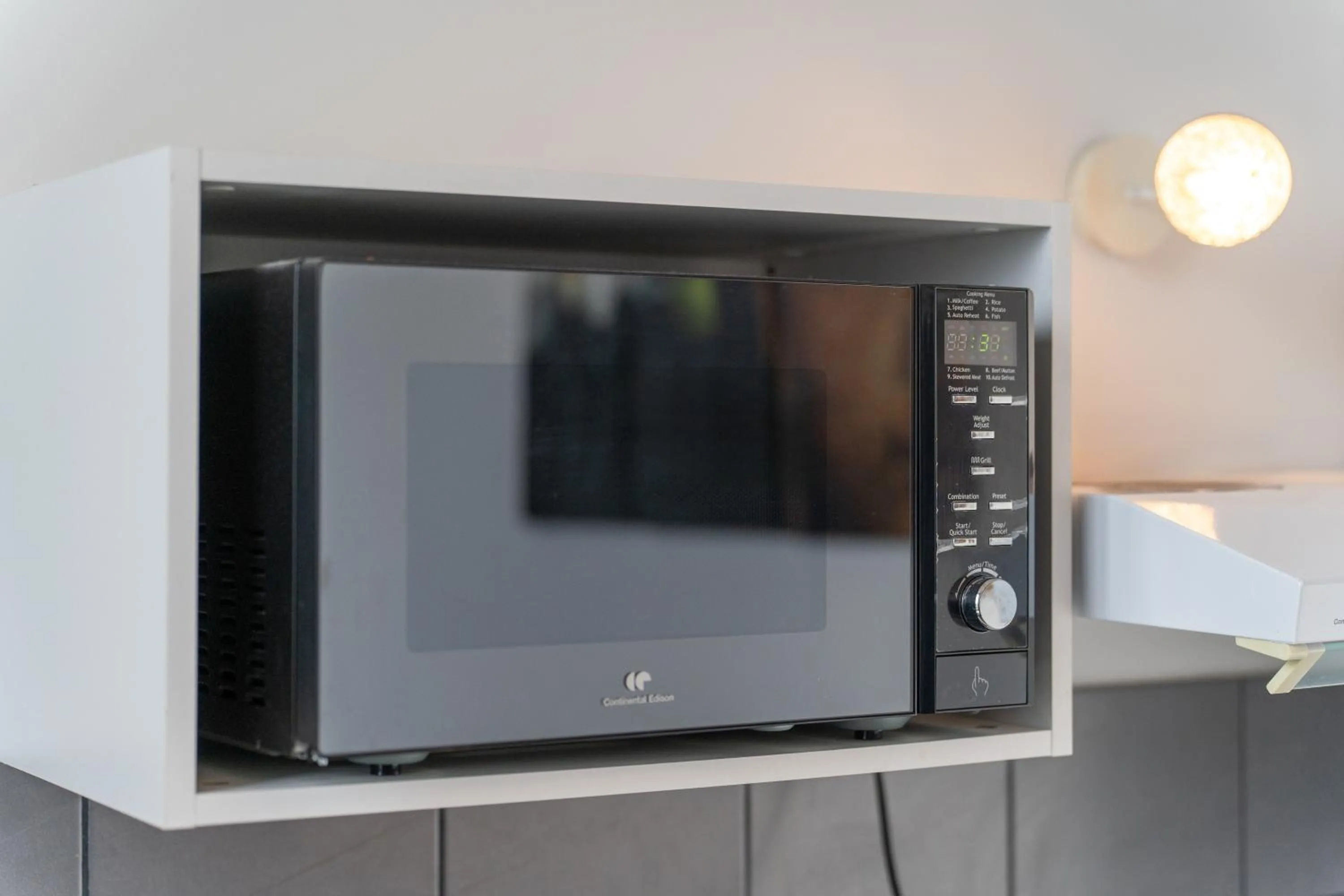 TV and multimedia in Château Fourclins Domaine privatif 15 personnes Parc & Bassin naturel Proche Toulouse