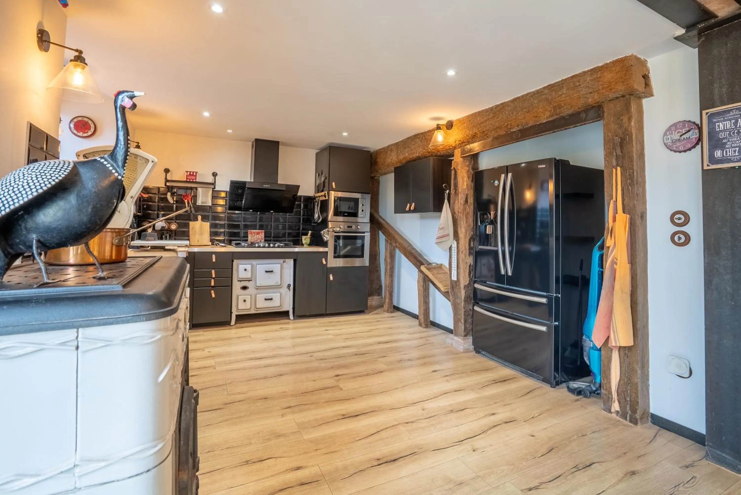 TV and multimedia in Château Fourclins Domaine privatif 15 personnes Parc & Bassin naturel Proche Toulouse