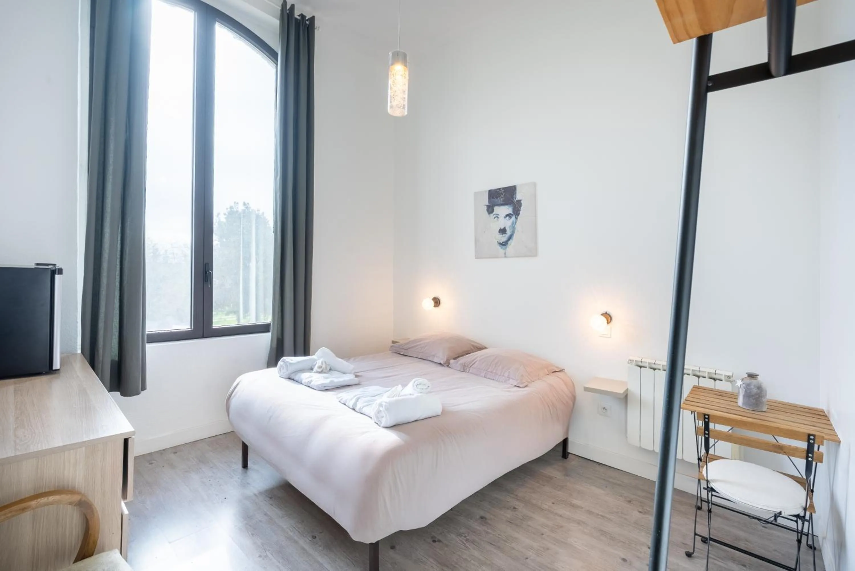 Bed in Château Fourclins Domaine privatif 15 personnes Parc & Bassin naturel Proche Toulouse