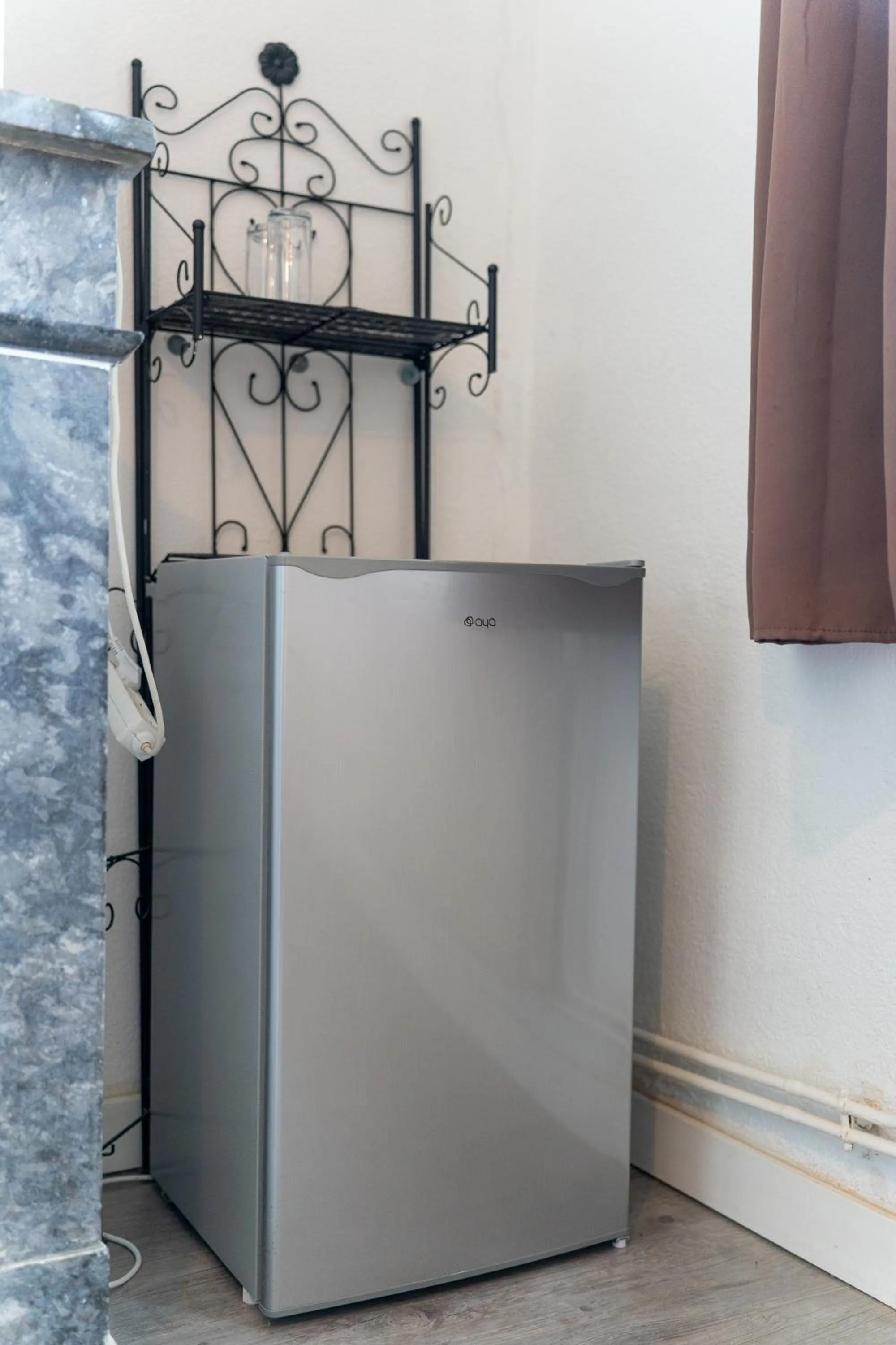 Kitchen or kitchenette in Château Fourclins Domaine privatif 15 personnes Parc & Bassin naturel Proche Toulouse