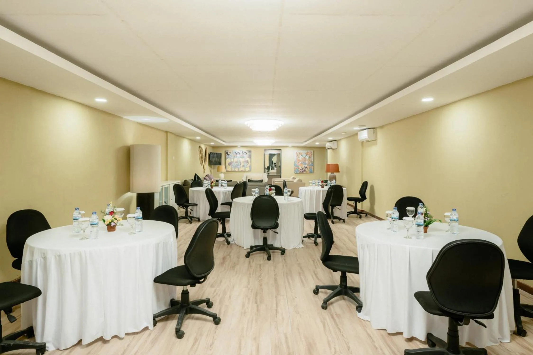 Business facilities in Amaroossa Suite Bali