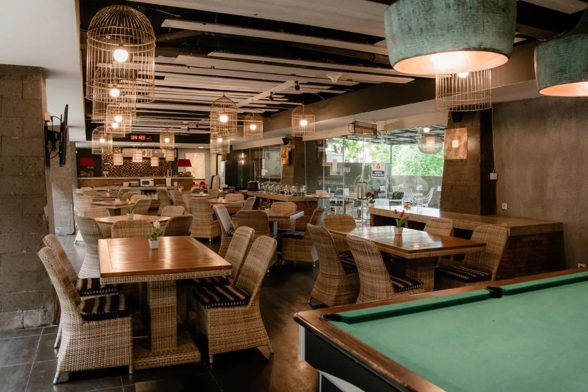 Restaurant/places to eat in Amaroossa Suite Bali