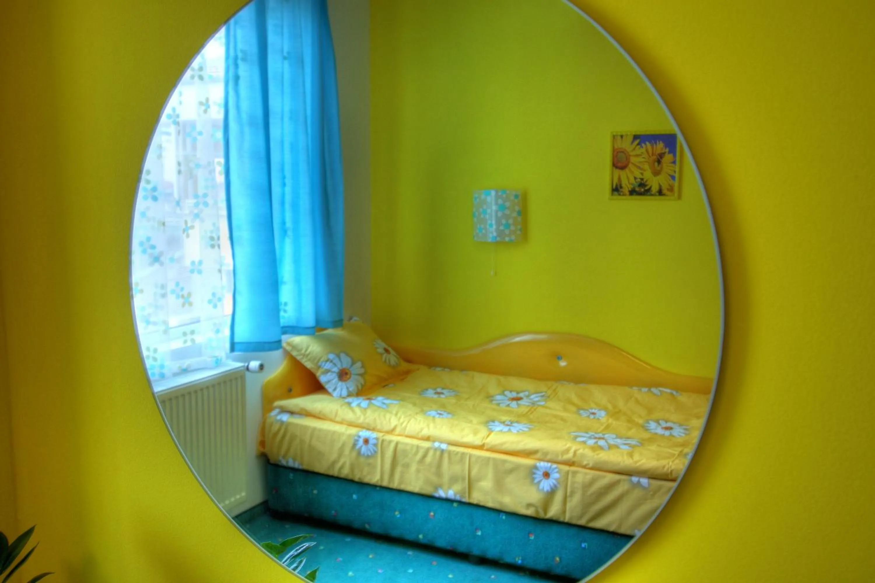 Photo of the whole room, Bed in Family Hotel Mania