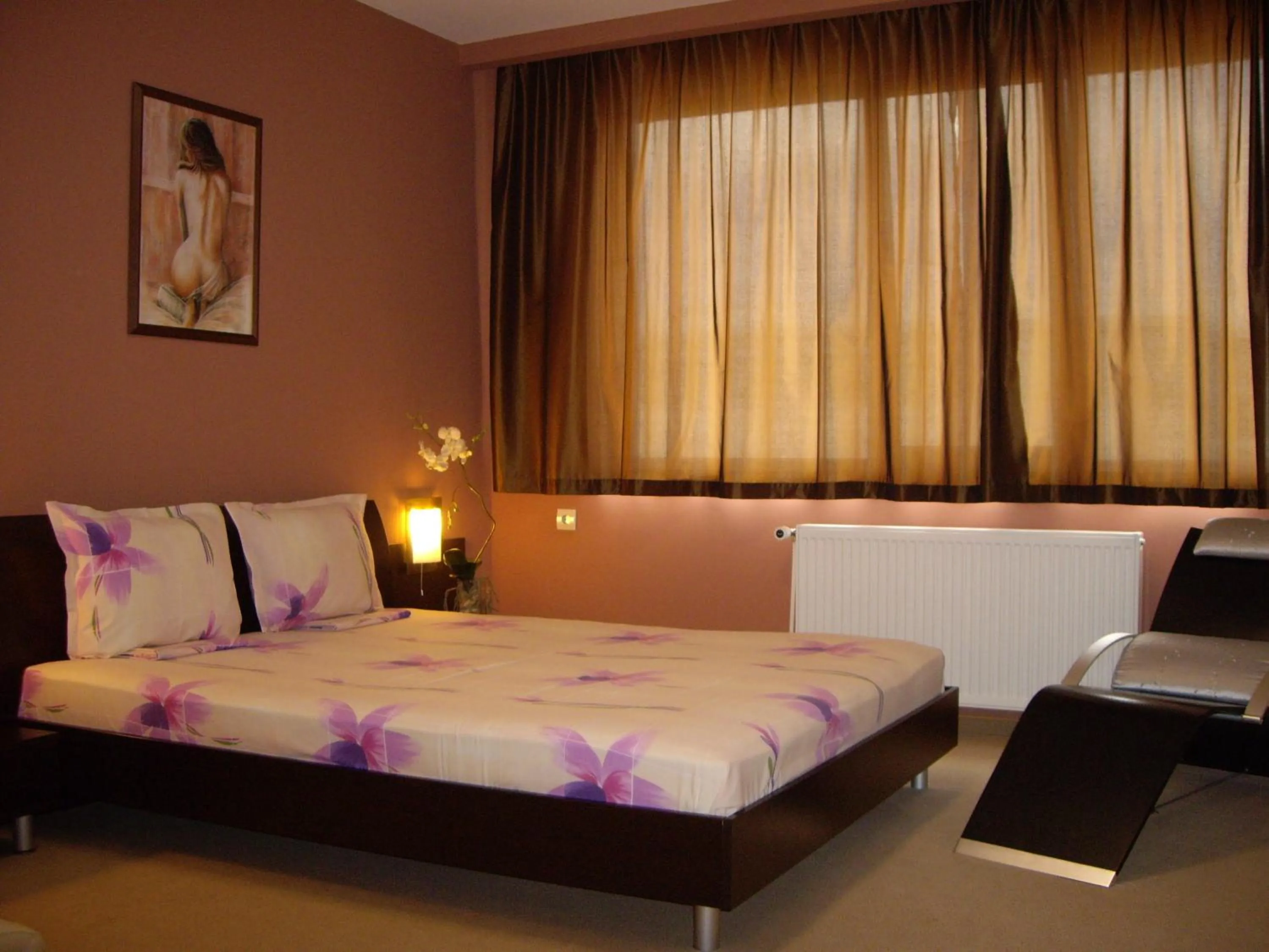 Photo of the whole room, Bed in Family Hotel Mania