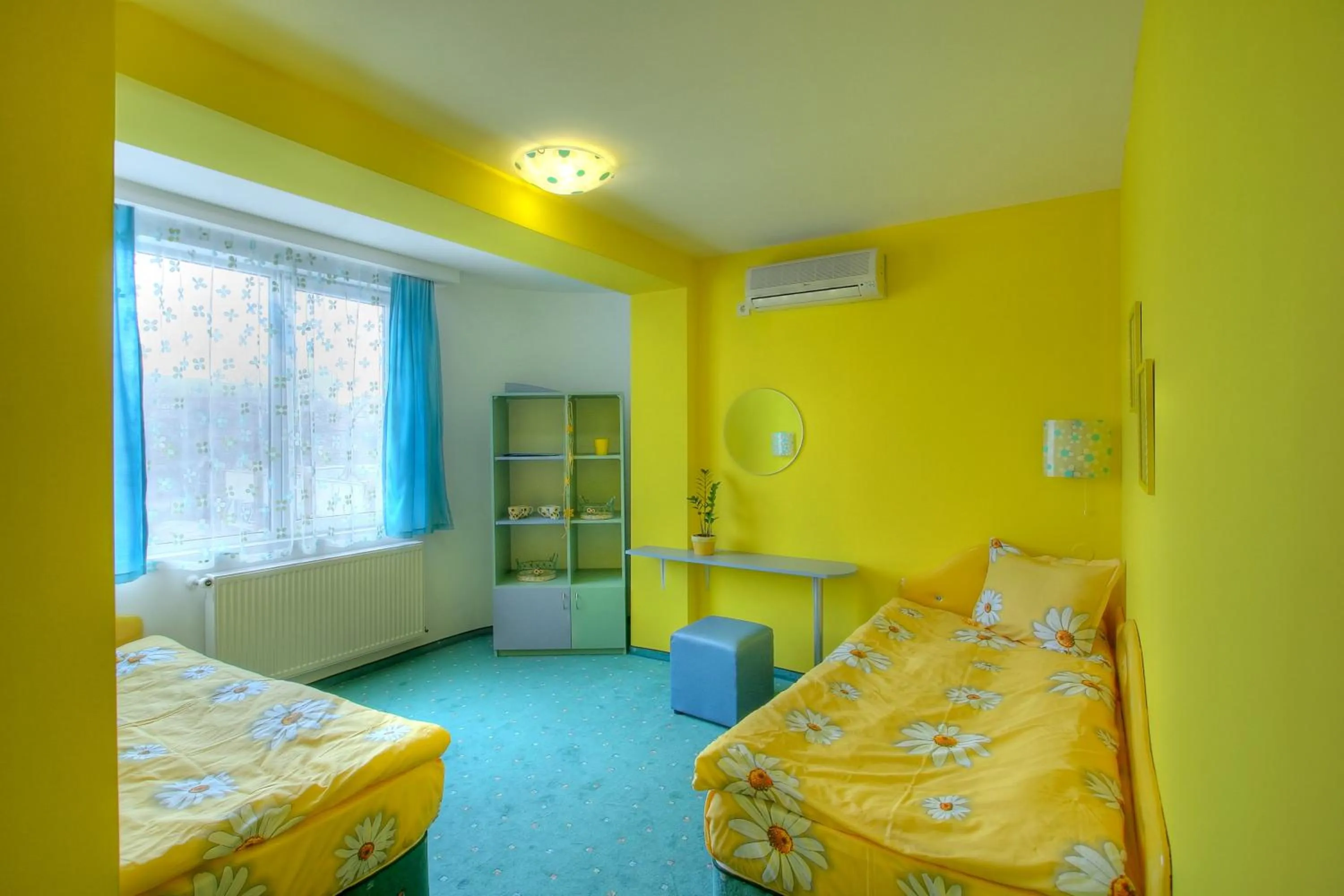 Photo of the whole room, Bed in Family Hotel Mania