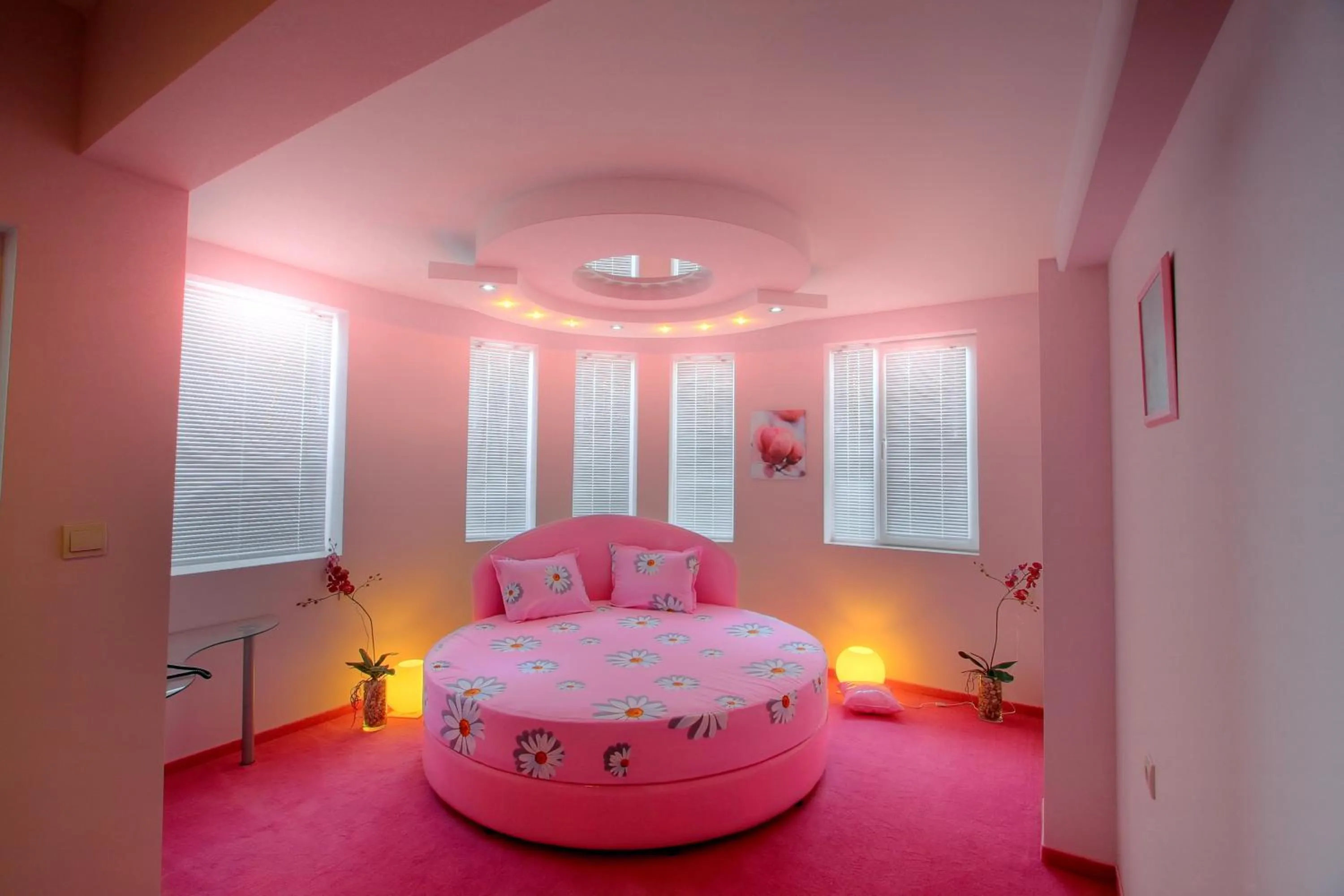 Photo of the whole room, Bed in Family Hotel Mania