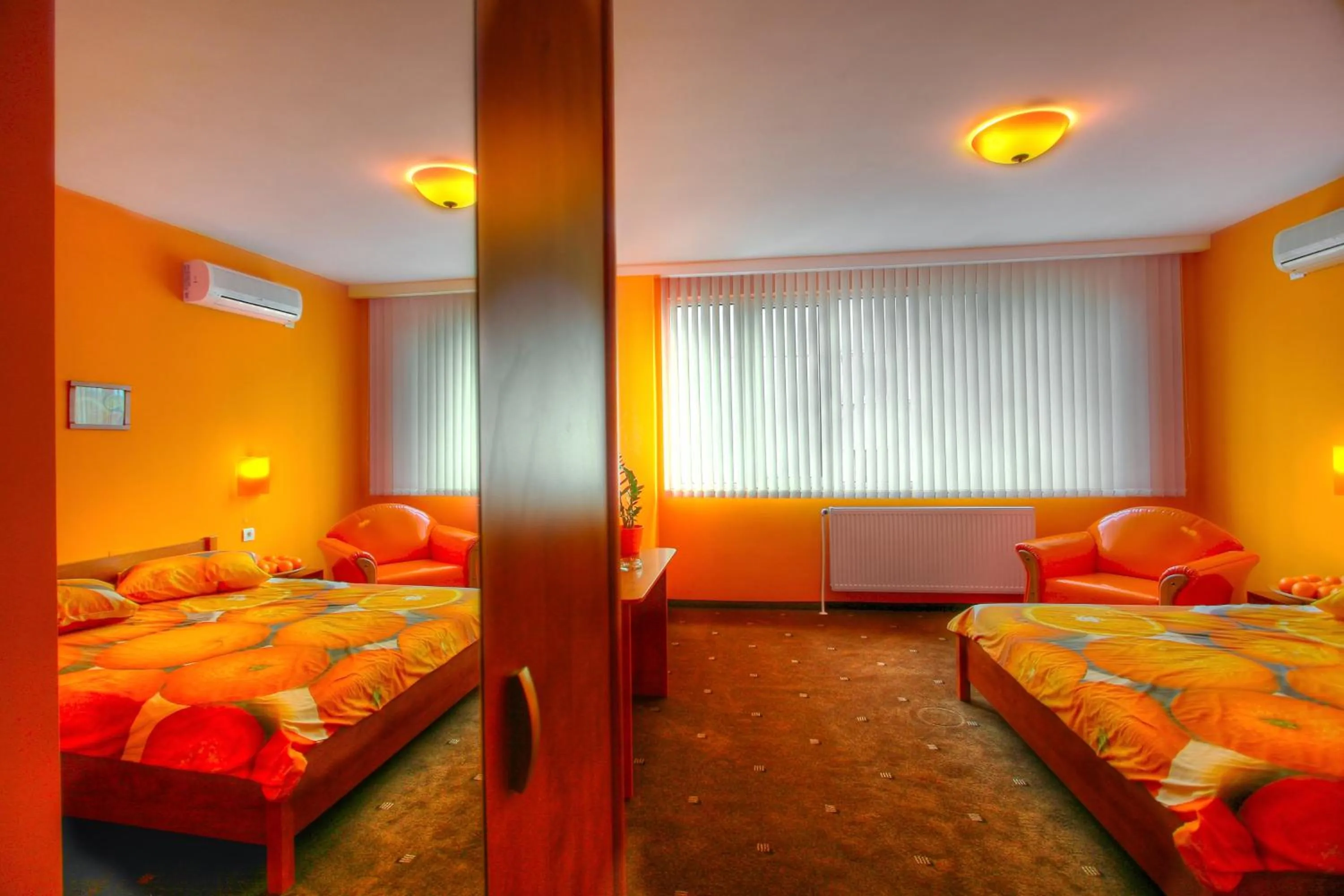 Photo of the whole room, Bed in Family Hotel Mania