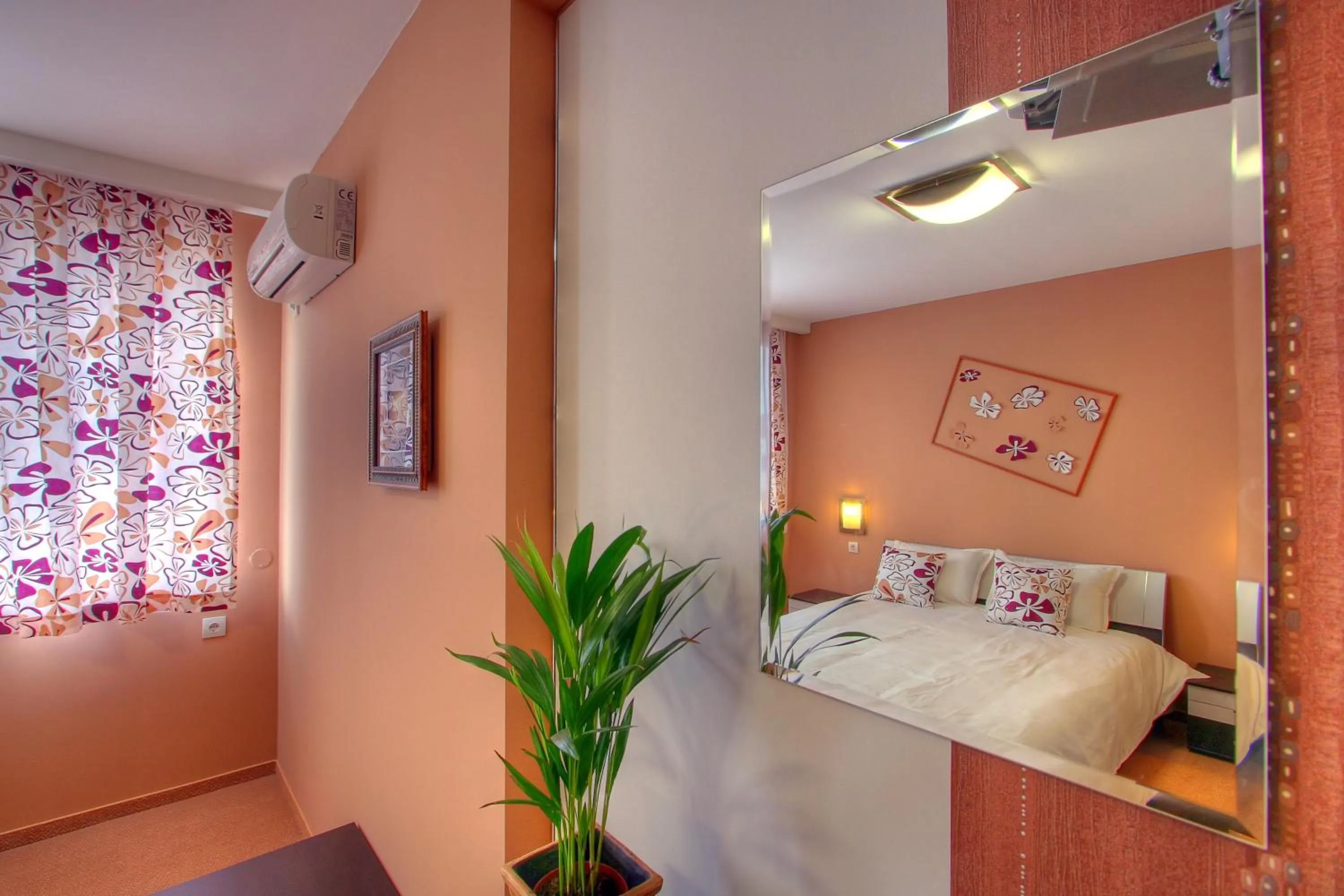 Photo of the whole room, Bed in Family Hotel Mania