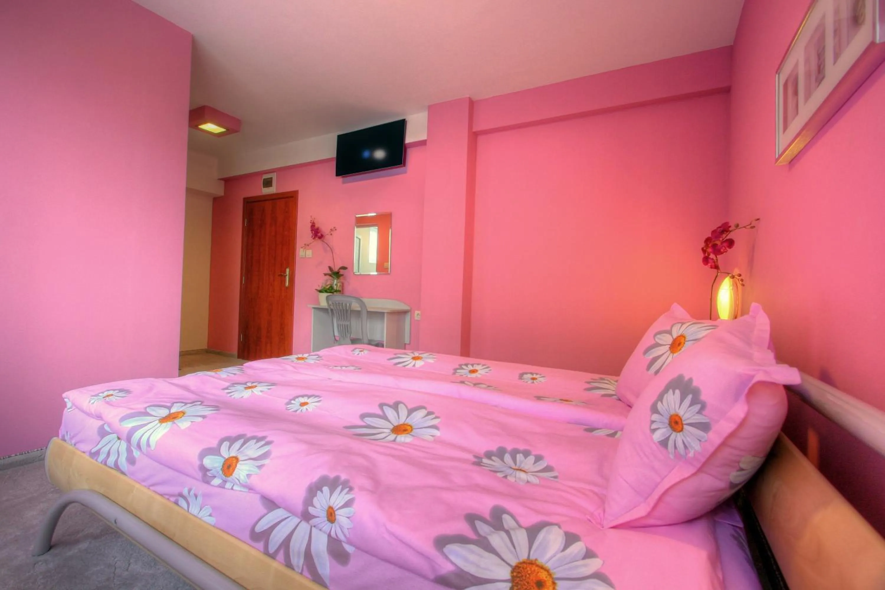 Photo of the whole room, Bed in Family Hotel Mania