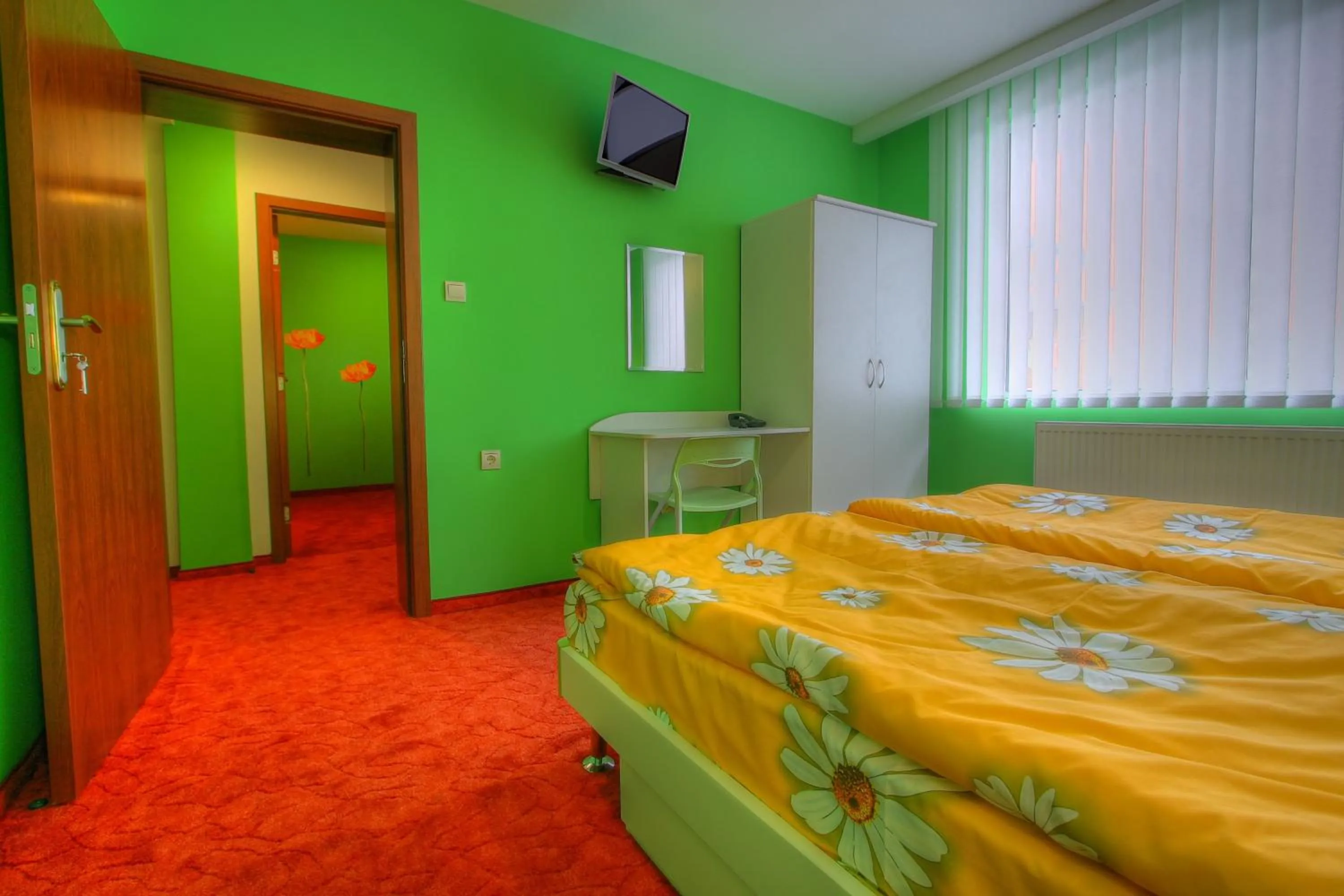 Photo of the whole room, Bed in Family Hotel Mania