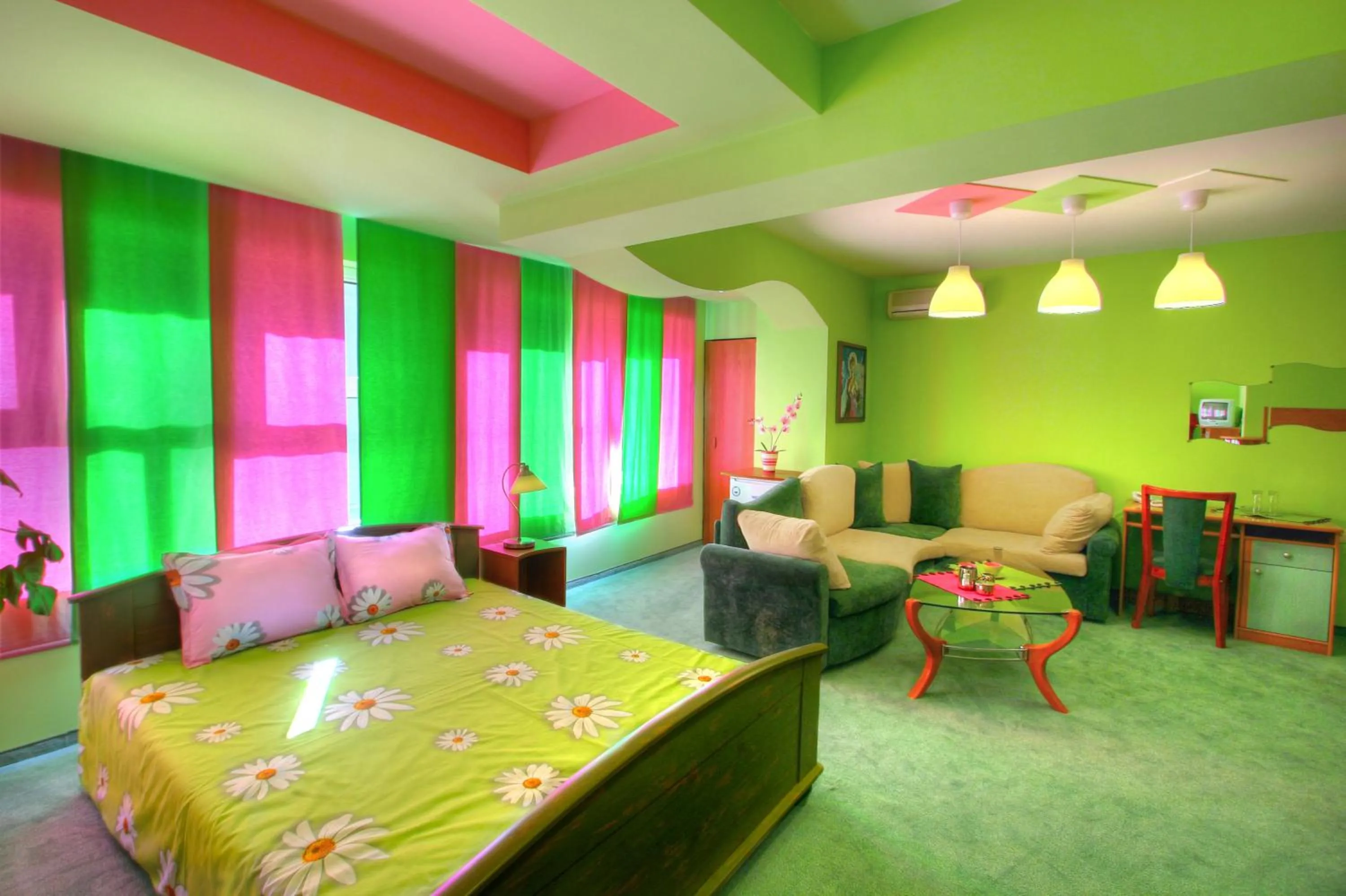 Photo of the whole room, Bed in Family Hotel Mania